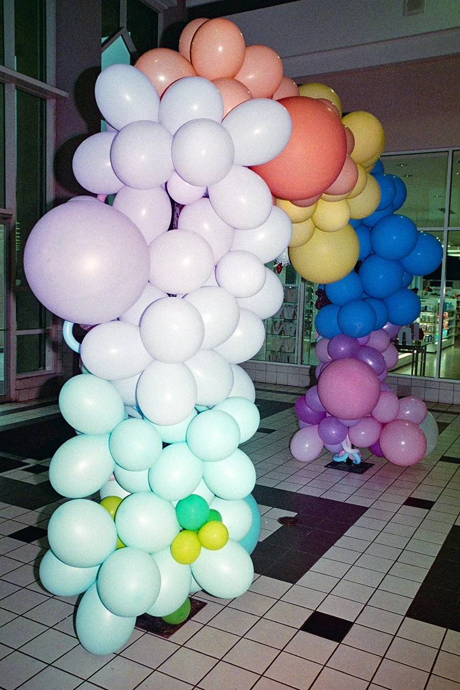 MIKE_mallballonsPR26web.jpg