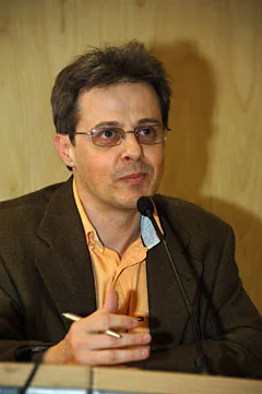 Vicente Haya, autor de Aware .