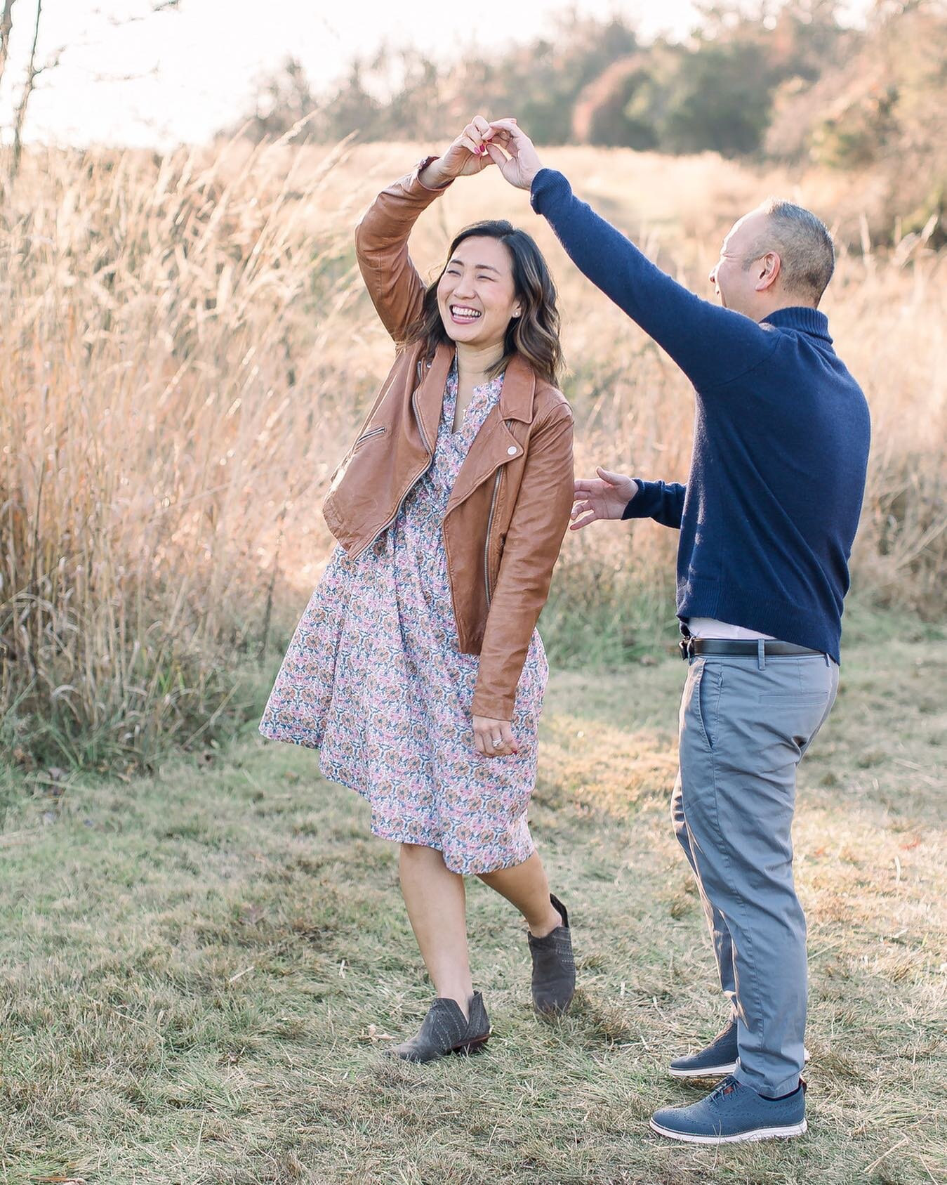 Will make mom and dad dance during your family session with me 💃🏻🕺😉
⠀⠀⠀⠀⠀⠀⠀⠀⠀
It is without fail one of the sweetest moments and encourages big smiles and giggles. I know you love your kids and probably only want photos of them but capturing the 