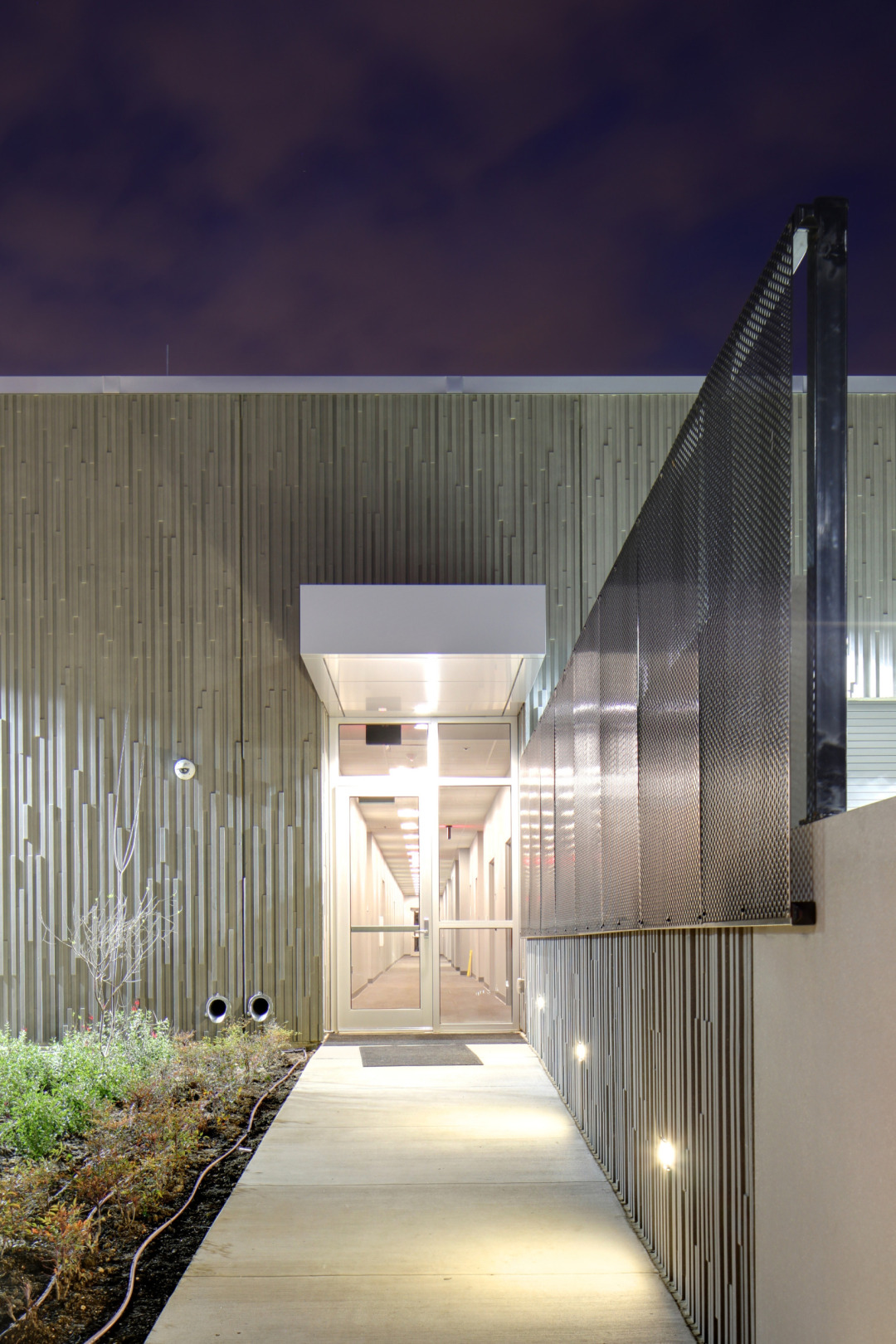 04_SanAntonioPSAP_Side-Entrance.jpg