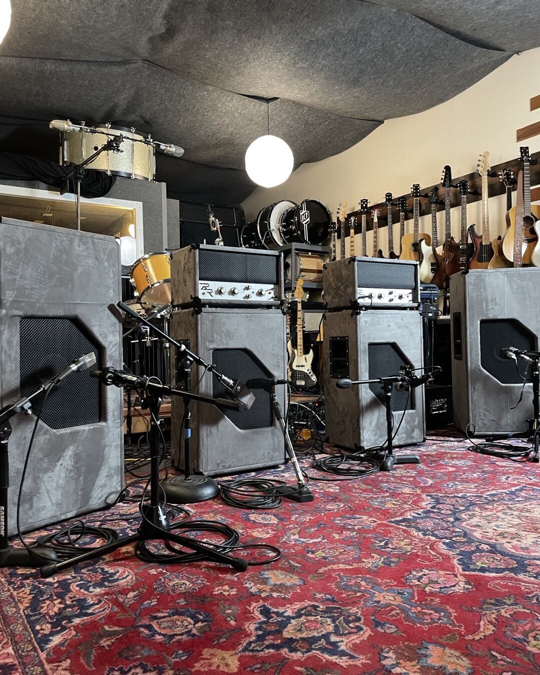 2x RAR J7GT Launch Edition Amps RAR custom full range powered cabinets for wet/dry effects.
#roninaudioresearch #raramp #j7gt #amp #customamp #tone #gear #studio 
.
@lancekeltner @fffantasticboom @icfstudio @fiamguitars @southshoreguitarboutique