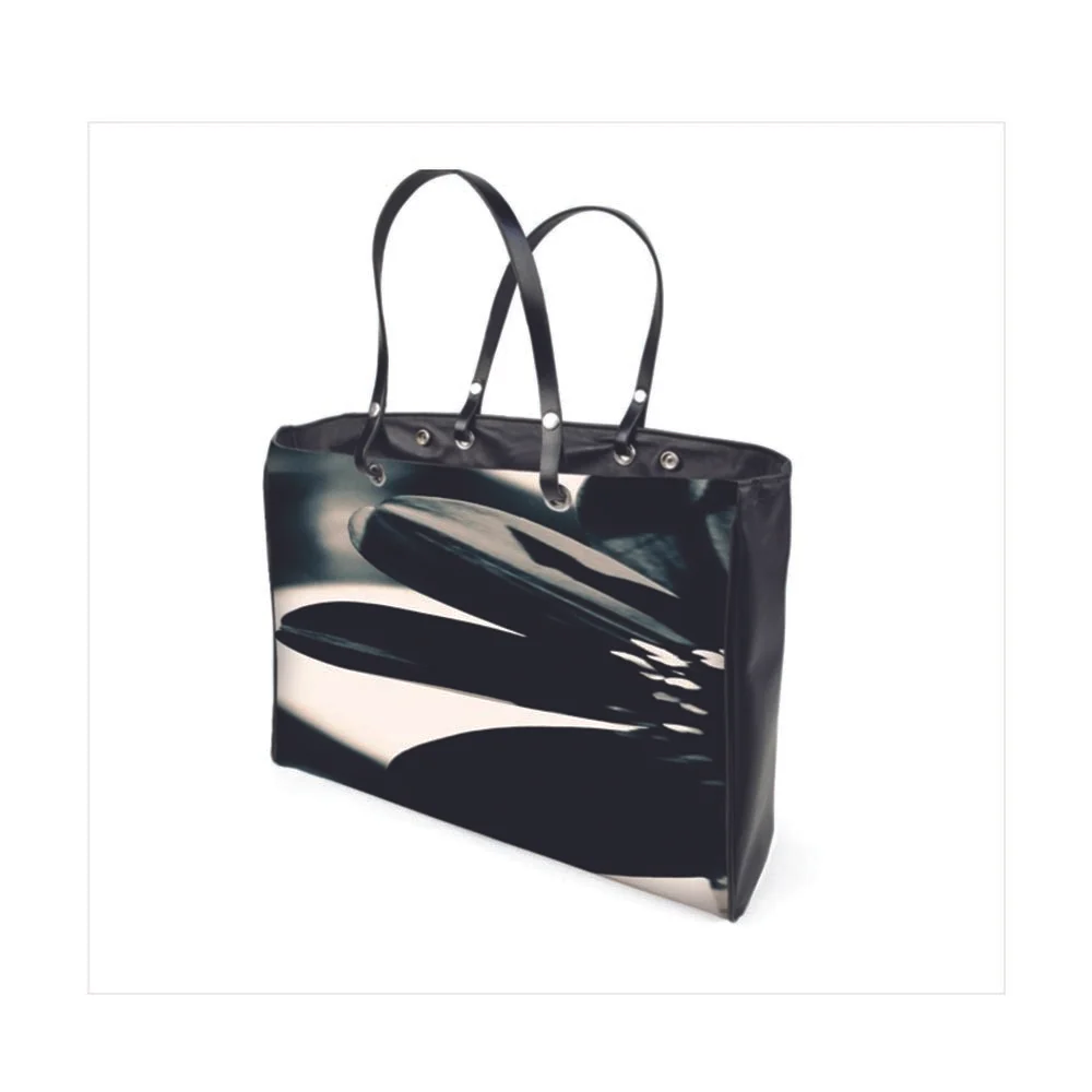 BP_Product_Framed_RedBeautyBW_CityBag_Black_Front.jpg