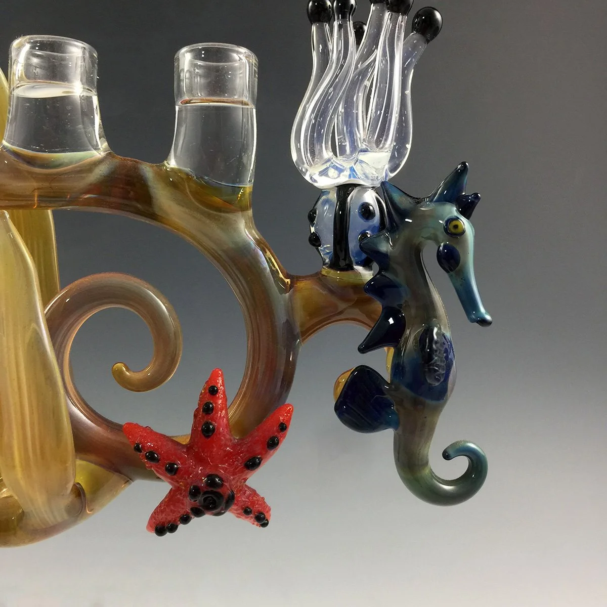 AP30126_menorah c.jpg