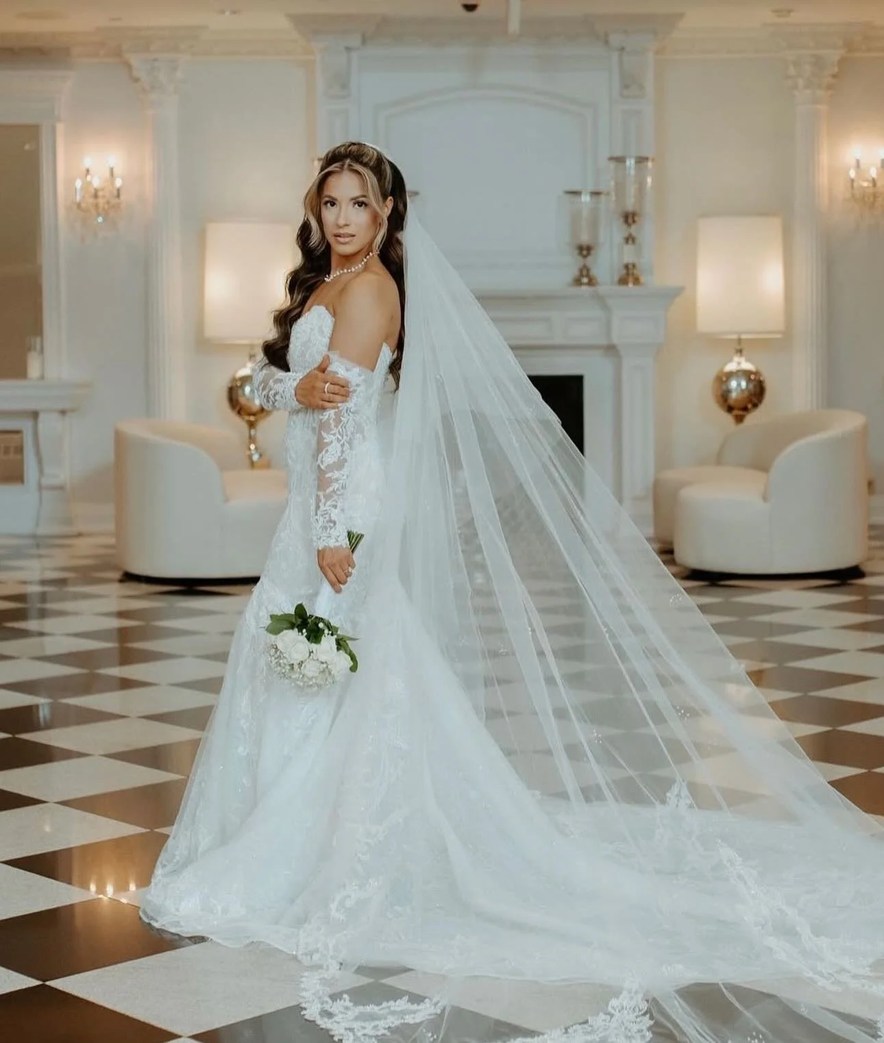 Happy Wedding Wednesday!! Today we are featuring our beautiful bride @bjenise ! She looked absolutely stunning on her day and we couldn&rsquo;t be happier to have been able to help her find her dream dress! Congrats😁🤍

#maxbride #maxbridal #bridali