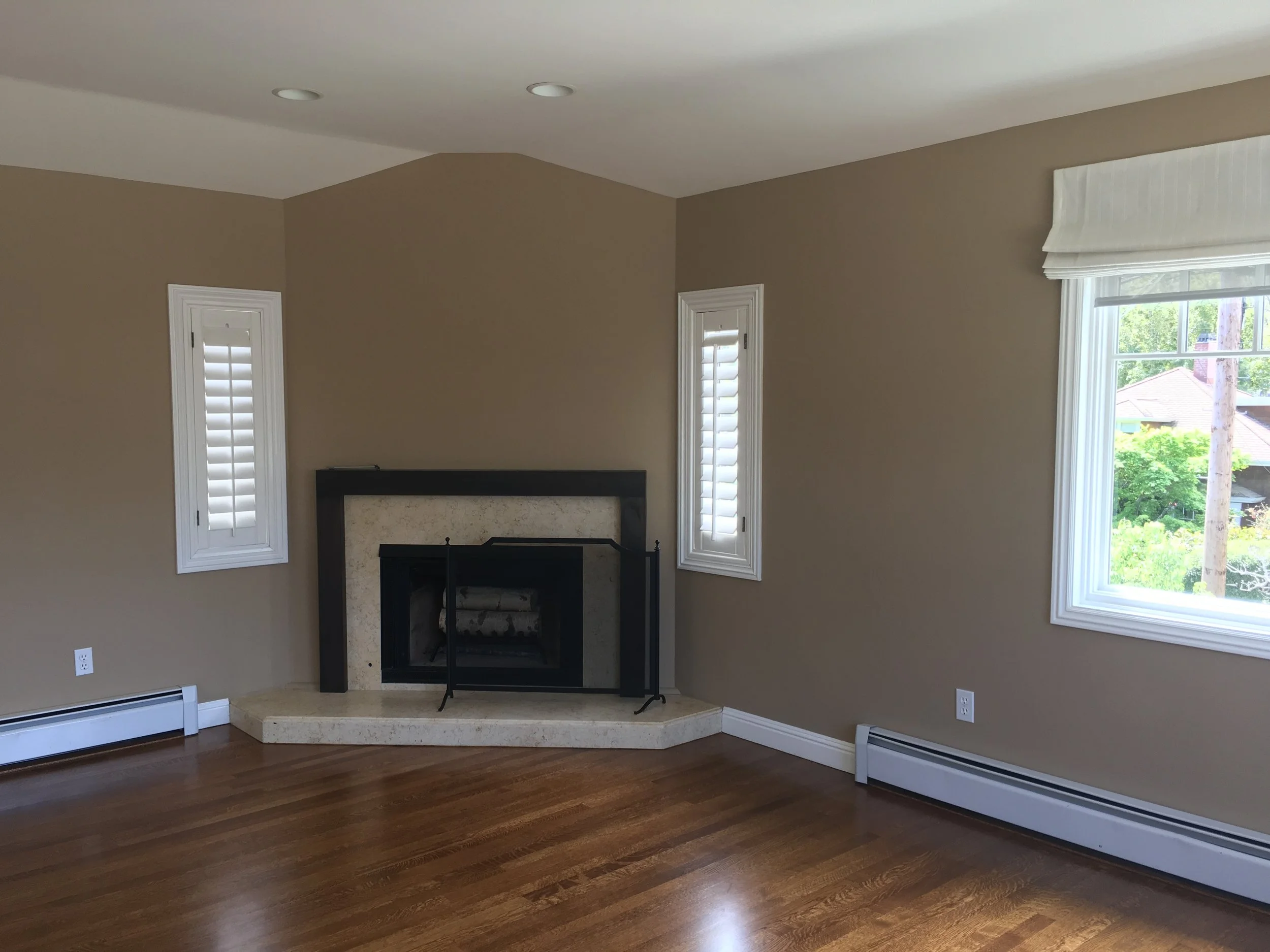 Living Room Before Photo in Mill Valley designed by Marin interior designer Studio SQUIRE featuring Outdated Fireplace, Harsh Lighting, and Tan Wall Paint