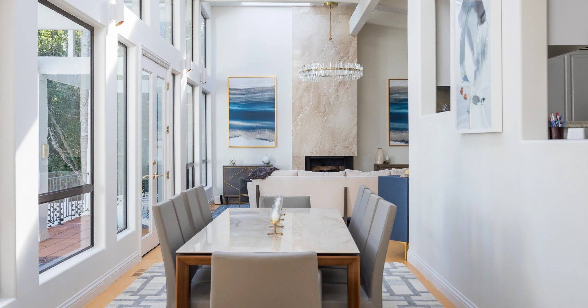 Design and function meet at the dining table, especially one that knows how to stretch. An extendable table is the ultimate dinner party wingman: elegant for everyday meals, practical when extra guests appear, and always part of the conversation. It&