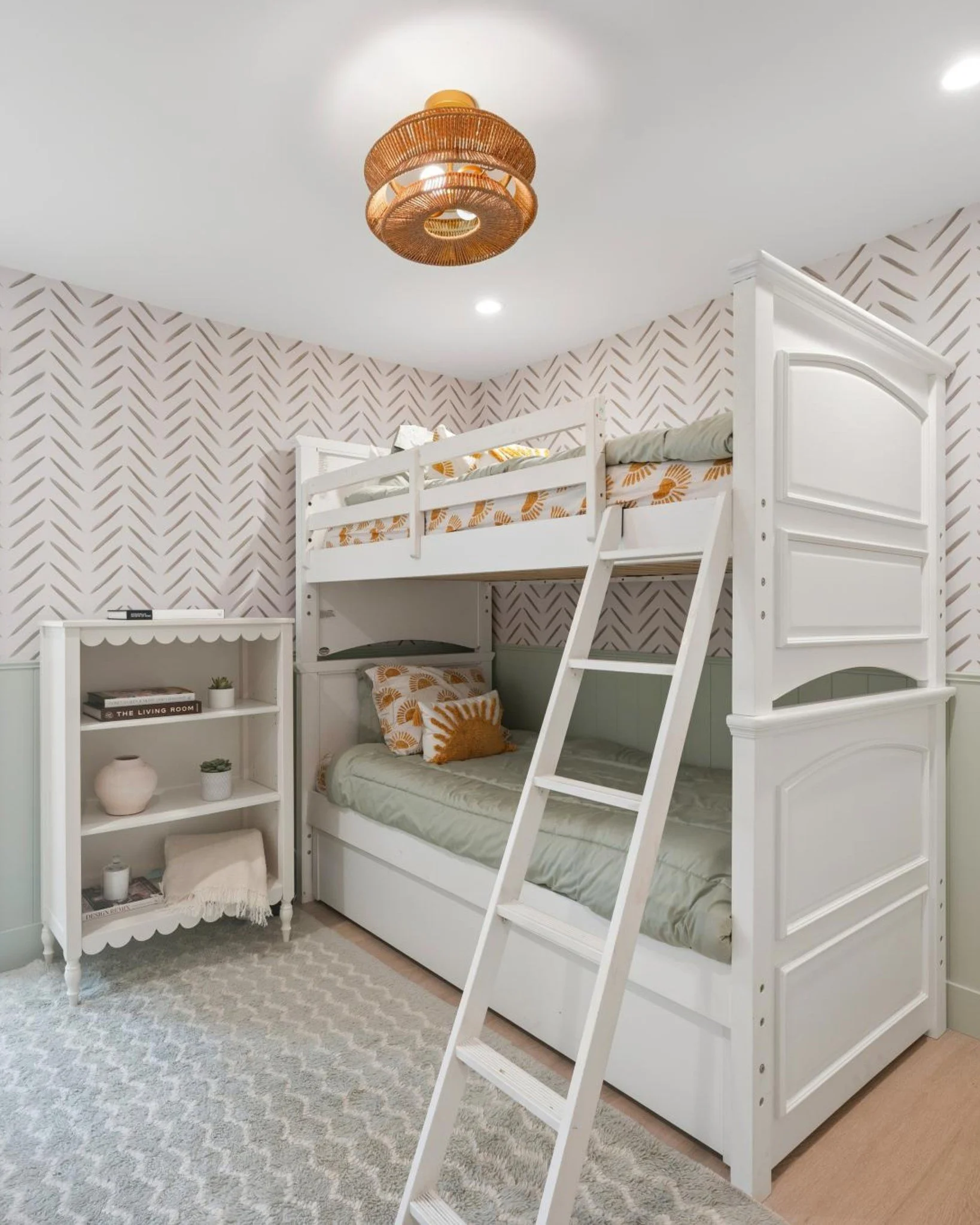Kid rooms should feel easy to live in. Parenting is time-consuming enough&hellip;you don&rsquo;t want a project you have to keep &ldquo;up.&rdquo;

This one is set up for the everyday: 

- a white bunk that keeps the footprint clean
- soft sage beddi