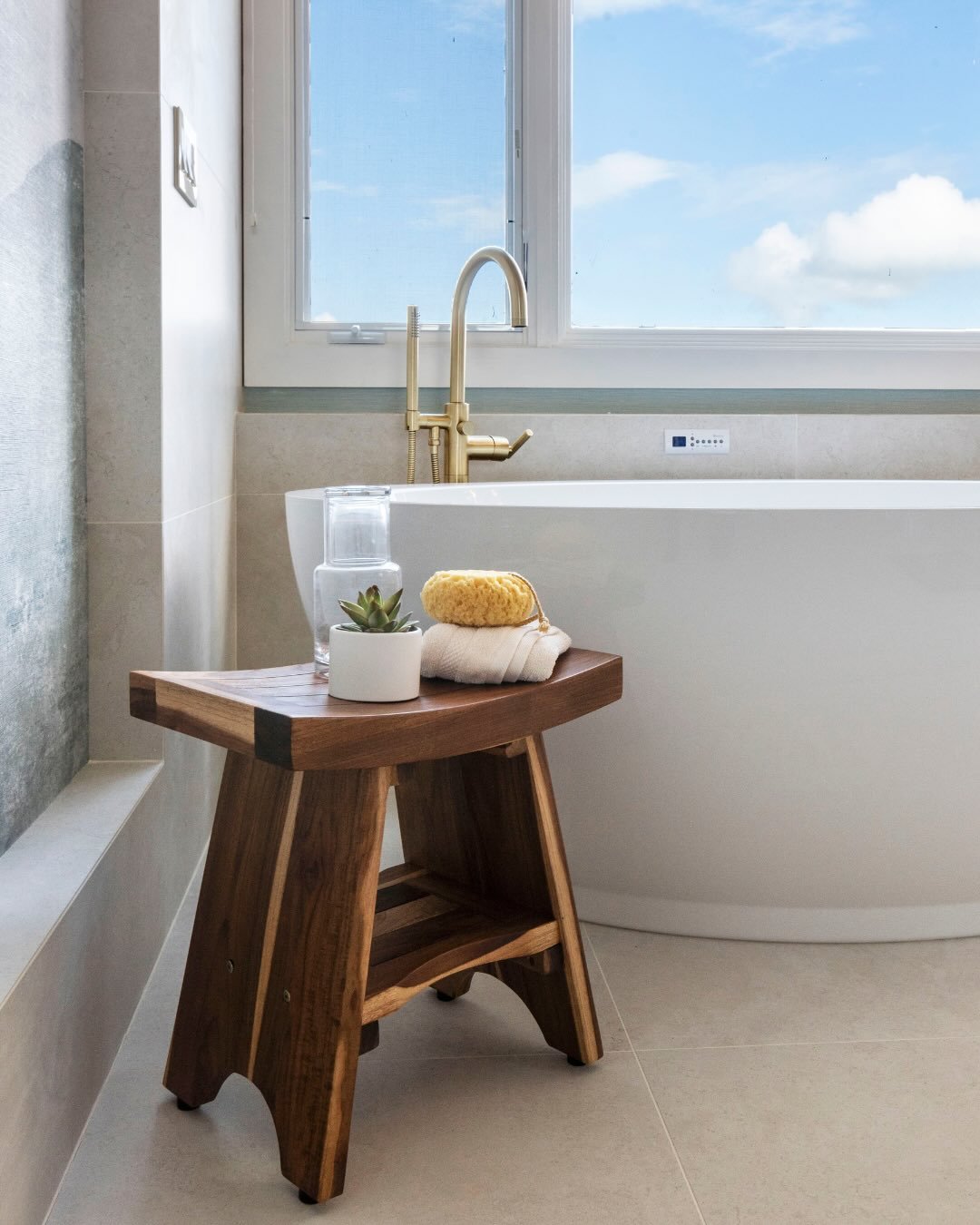 Is less always more? In this bathroom, restraint became the statement.

A soft, neutral palette. Thoughtfully layered textures. Warm metallic accents. Carefully selected lighting. Every element was chosen with intention, proving that a minimalist spa