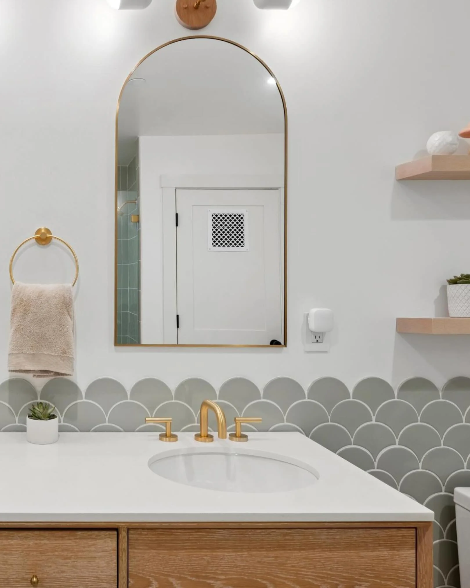 Beautiful bathrooms are about more than selecting beautiful finishes. They&rsquo;re about considering how the space needs to work every single day and finding thoughtful ways to make that functionality feel effortless.

In this bathroom, a generous d