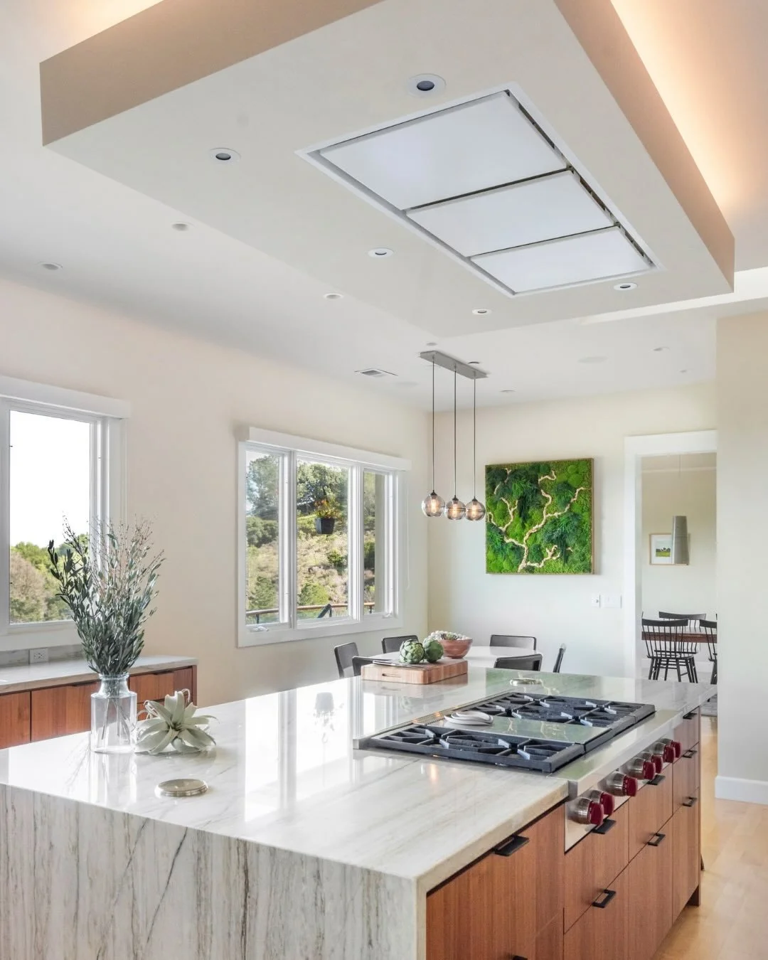 A room can look completely different from one hour to the next.

In the kitchen, daylight pours through the windows, bouncing off the stone and bringing out the warmth and variation in the wood cabinetry. As the day moves on, that natural brightness 