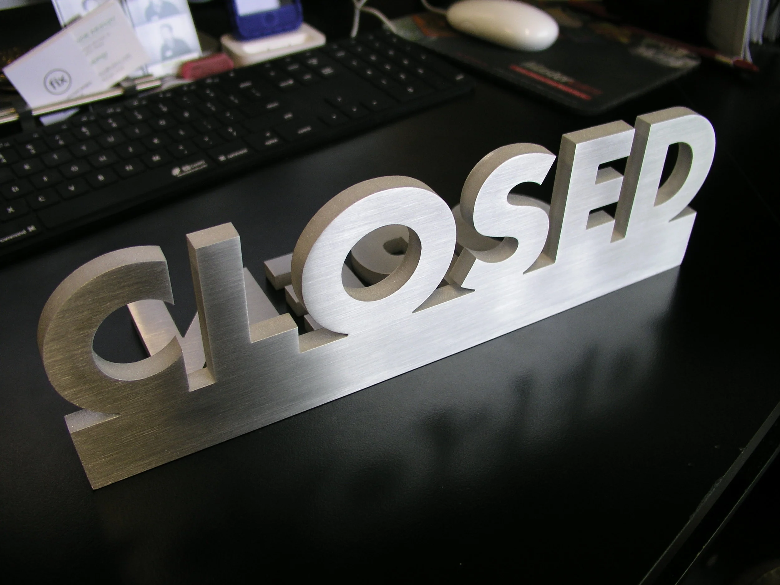 CLOSED/Open Signage