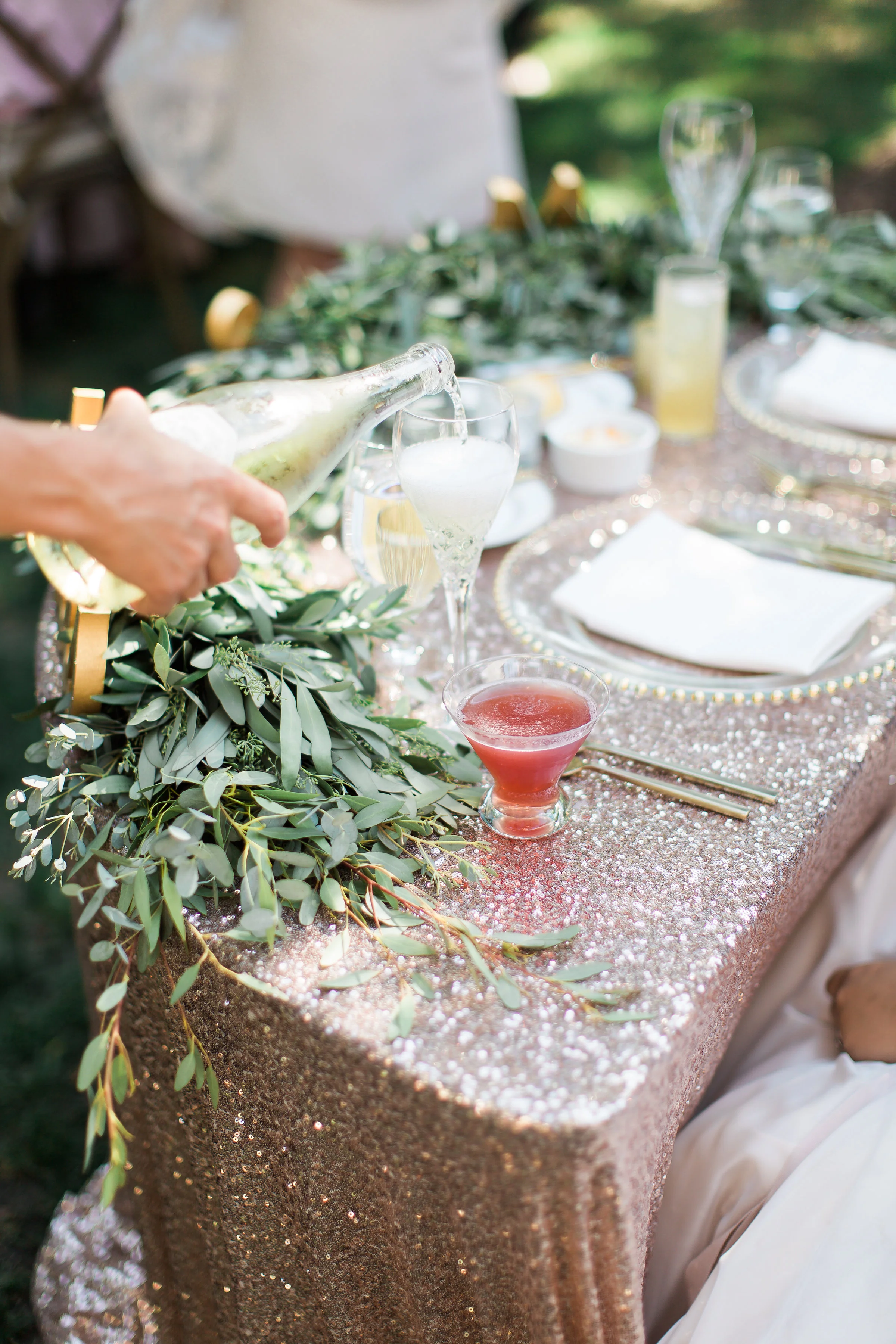Champagne is poured at sweetheart table