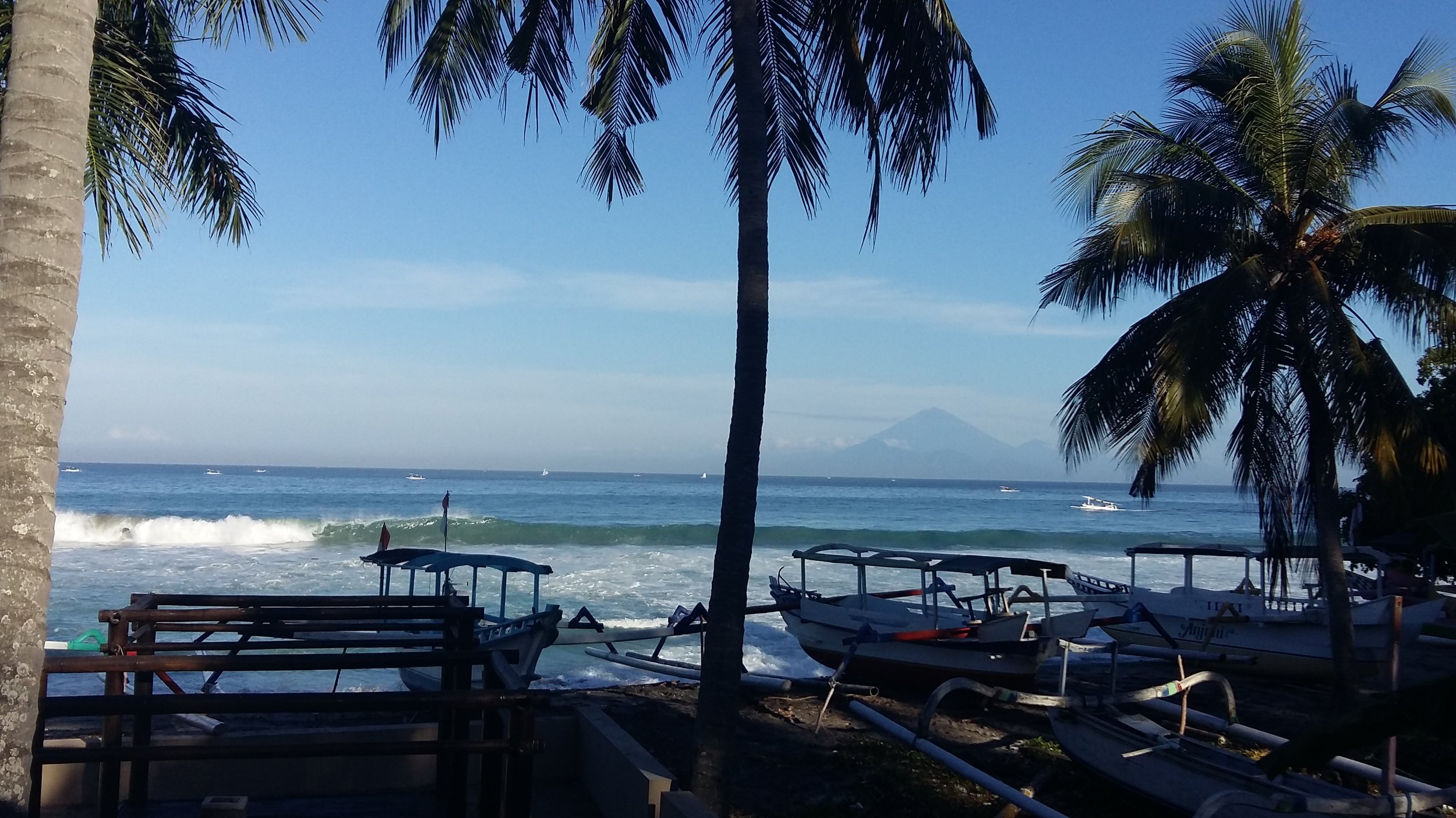Blick vom Center mit Bali-Vulkan am Horizont.jpg