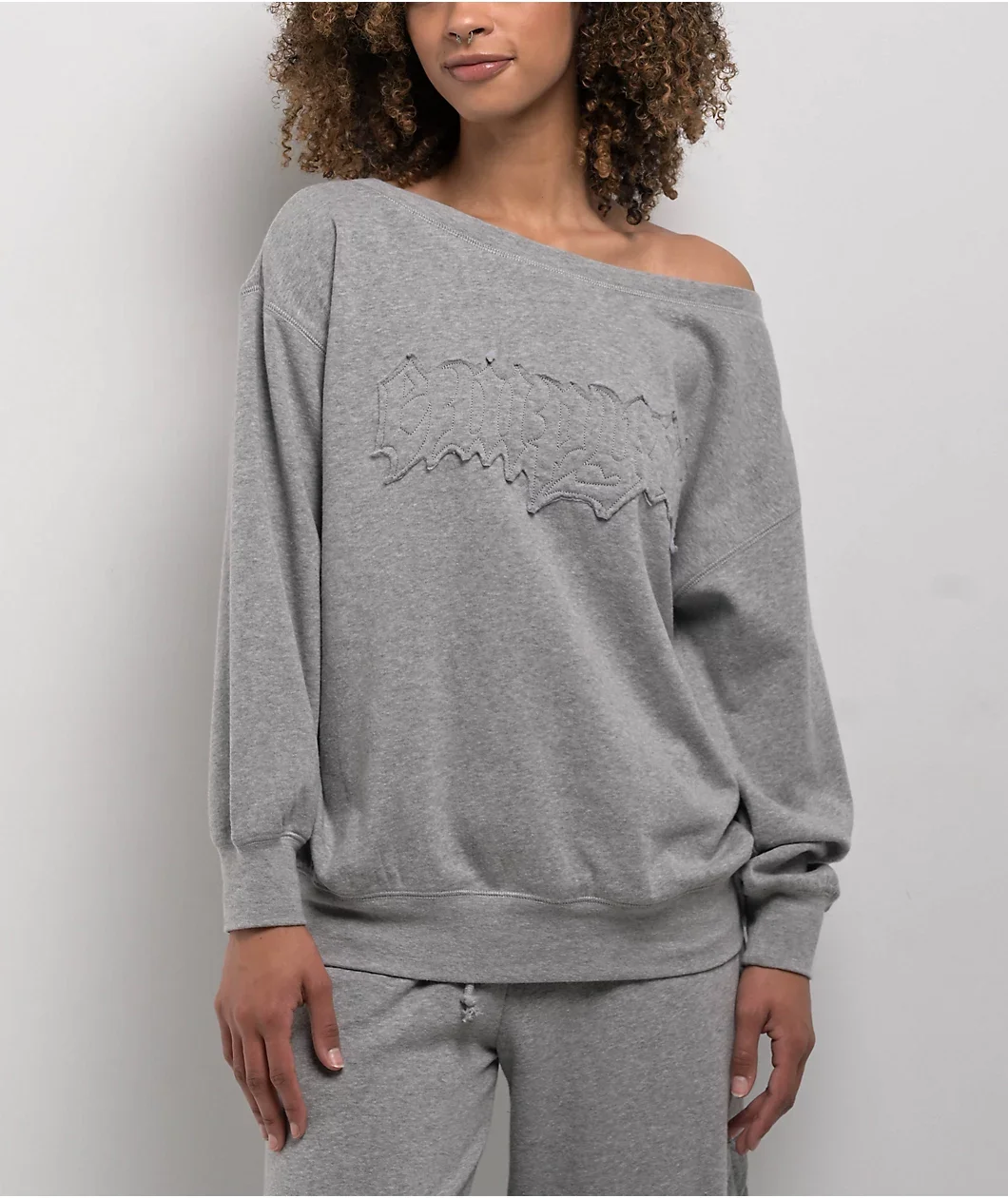 Empyre-Lia-Off-Shoulder-Applique-Grey-Crewneck-Sweatshirt-_399112-front-US.webp