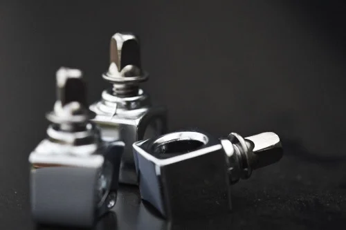 Floor tom leg locking lugs