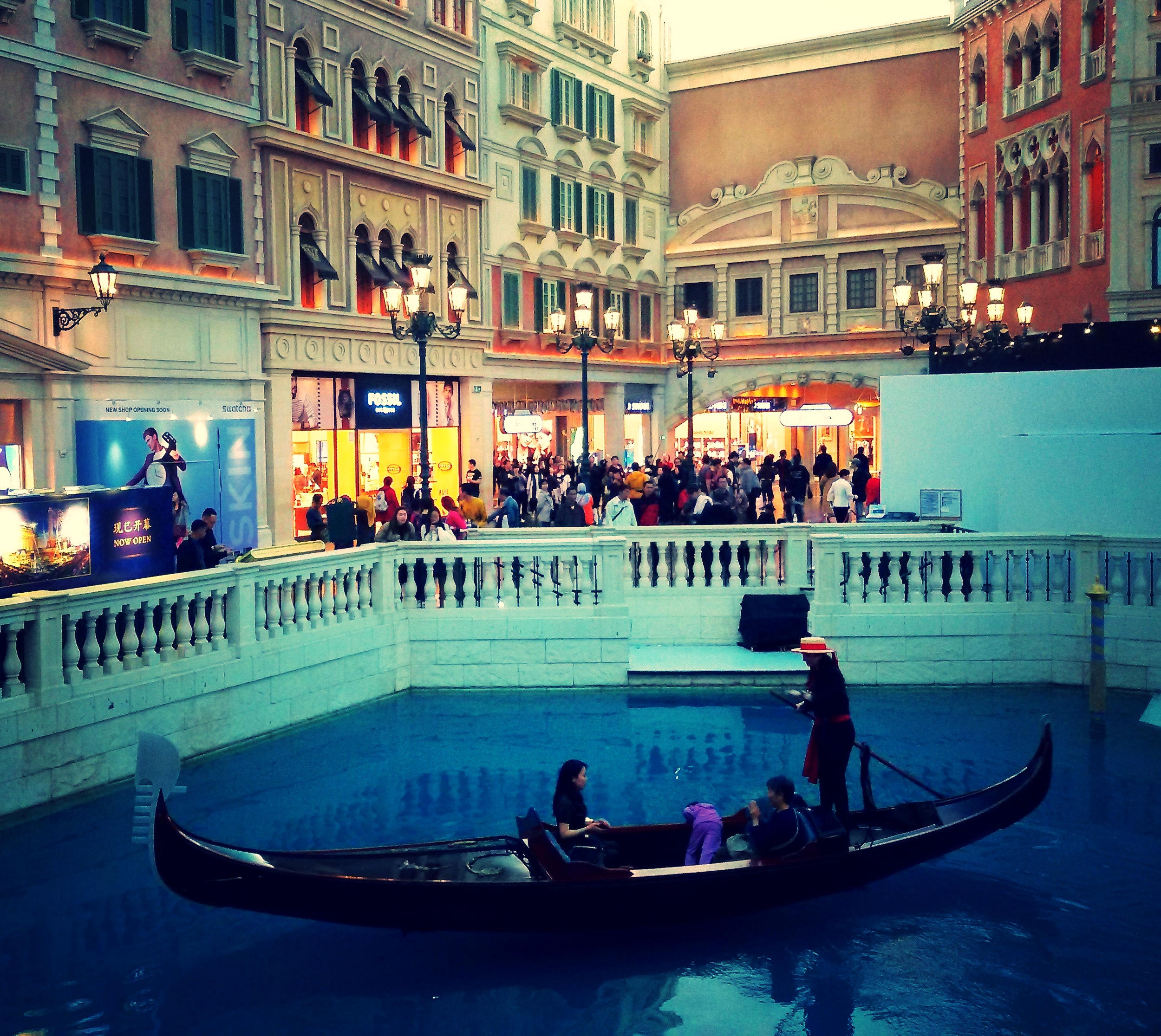 Inside the Venetian: fake lagoon