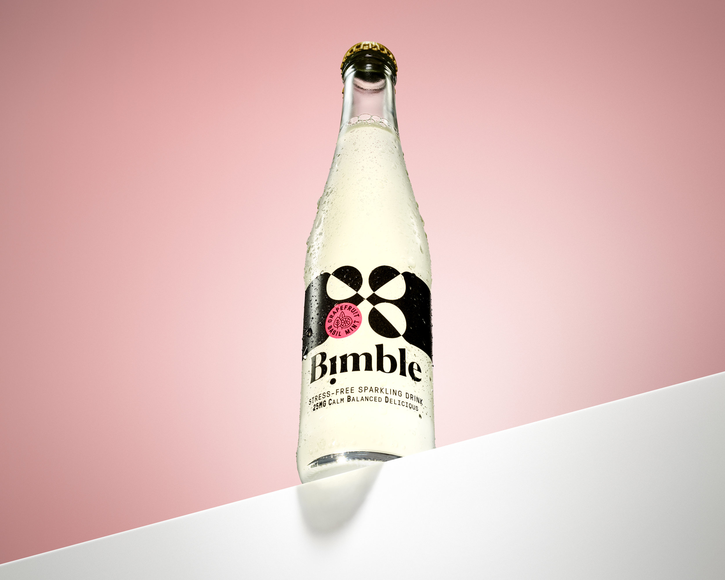 samkaplan_bimble_shot01_heroBottle_Ledge_Wet_final.jpg
