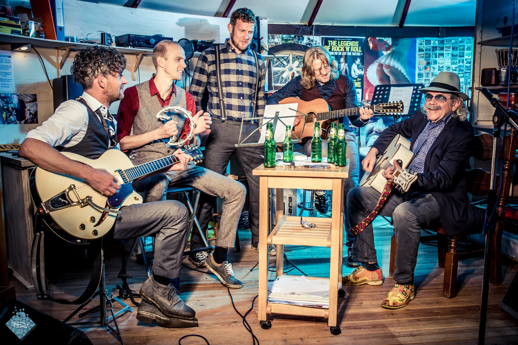 En na de sessie zijn we nog even naar het huis en studioruimte van Bennie Jolink gegaan om daar nog een beeld in actie te schieten.