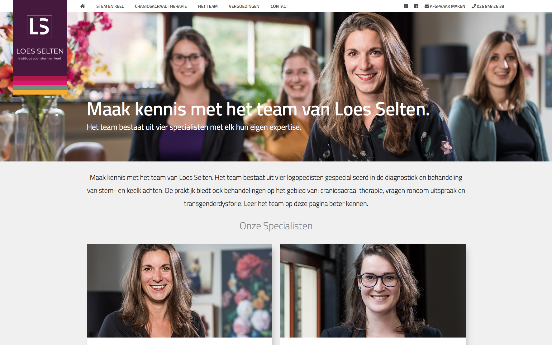 En zo ziet de homepage eruit. Ik had al doorgekregen van de vormgever dat het logo van Loes links gepositioneerd ging worden, dus daar moest ruimte voor vrij gehouden worden.