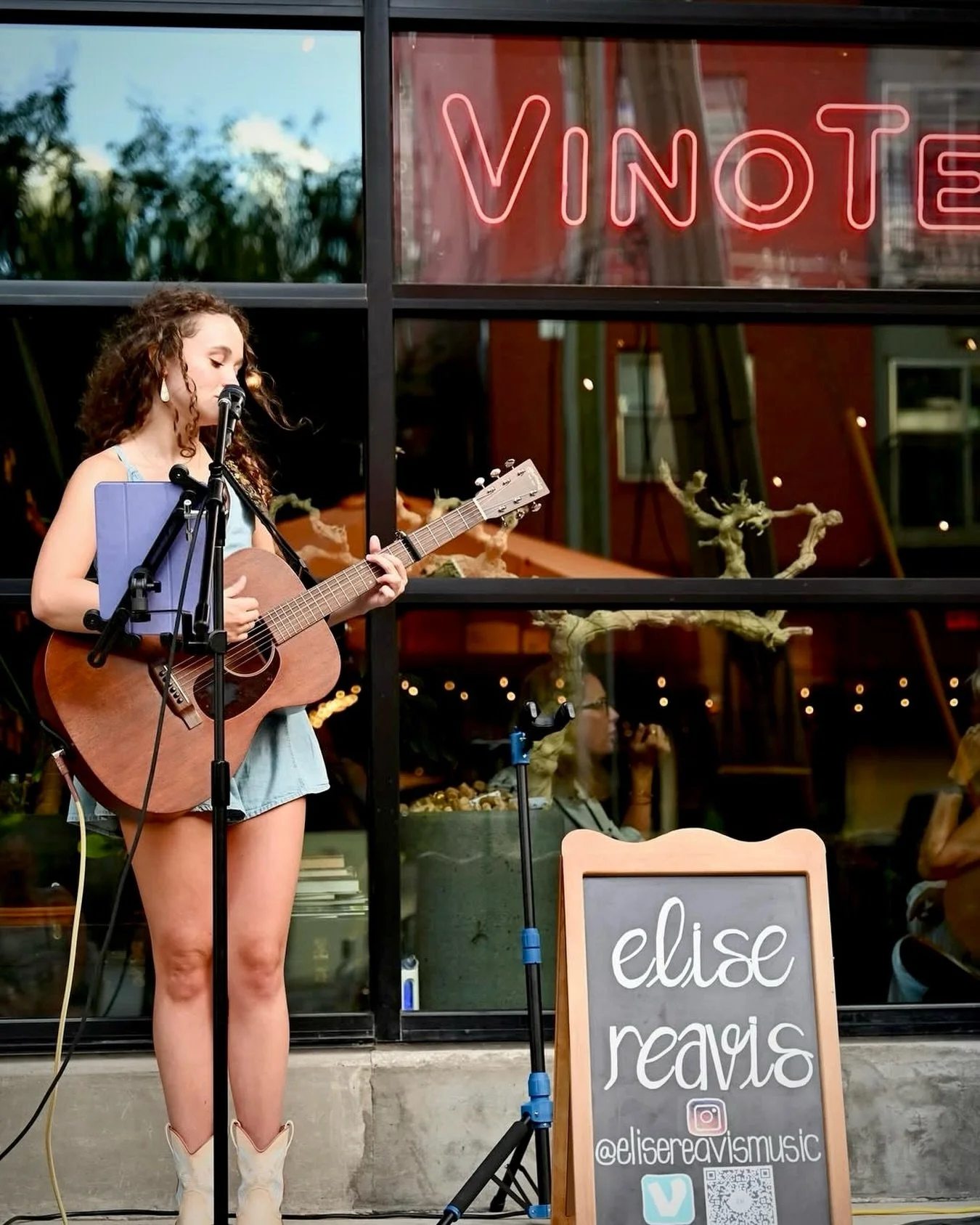 🎶&nbsp;MUSIC THIS WEEKEND 🎶&nbsp;Come see @elisereavismusic 2-5pm this Saturday inside at @shopvinoteca! No music Sunday ❄️&nbsp;
Tasting of the week: SYRAHS 🍷&nbsp;🍷&nbsp;🍷

#atlantalivemusic #atlmusicscene #inmanpark @atthecurbside
