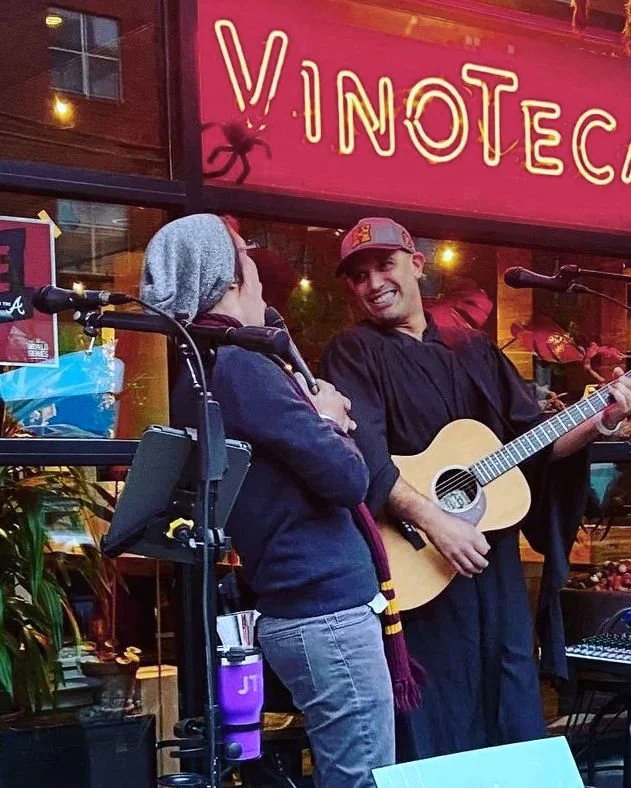 🎶 MUSIC SUNDAY 🎶 See the one and only @michaelk.music this Sunday 3-6 pm inside at @shopvinoteca! No music Saturday.
Tasting of the week: WINTER WHITES 🥂❄️

#atlantalivemusic #atlmusicscene #inmanpark #atlantabeltline

@atthecurbside @billhallmanb