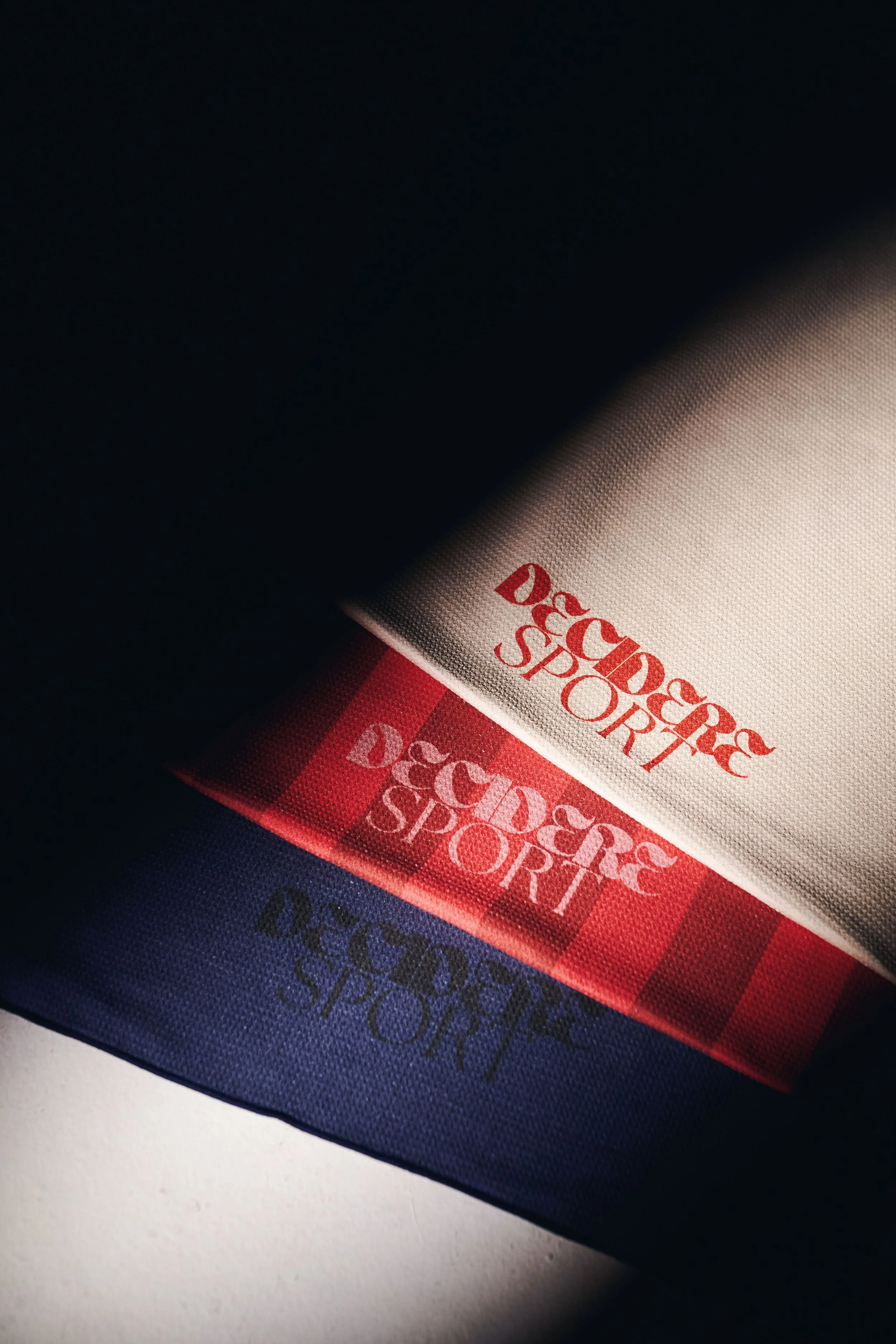 james-davis-commercial-photography-decidere-sport-logo-gym-towel-moody-detail.jpg