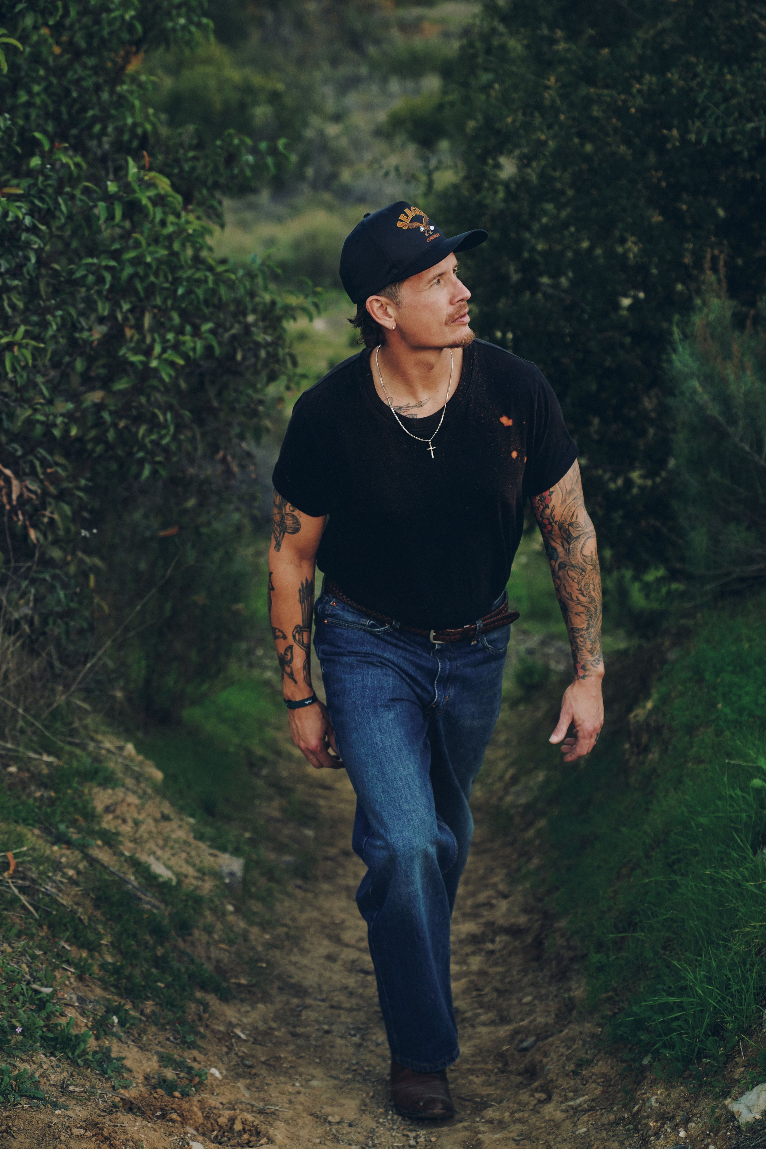michael-ketterer-james-davis-ii-lifestyle-photographer-outdoor-trail-los-angeles-editorial.jpg