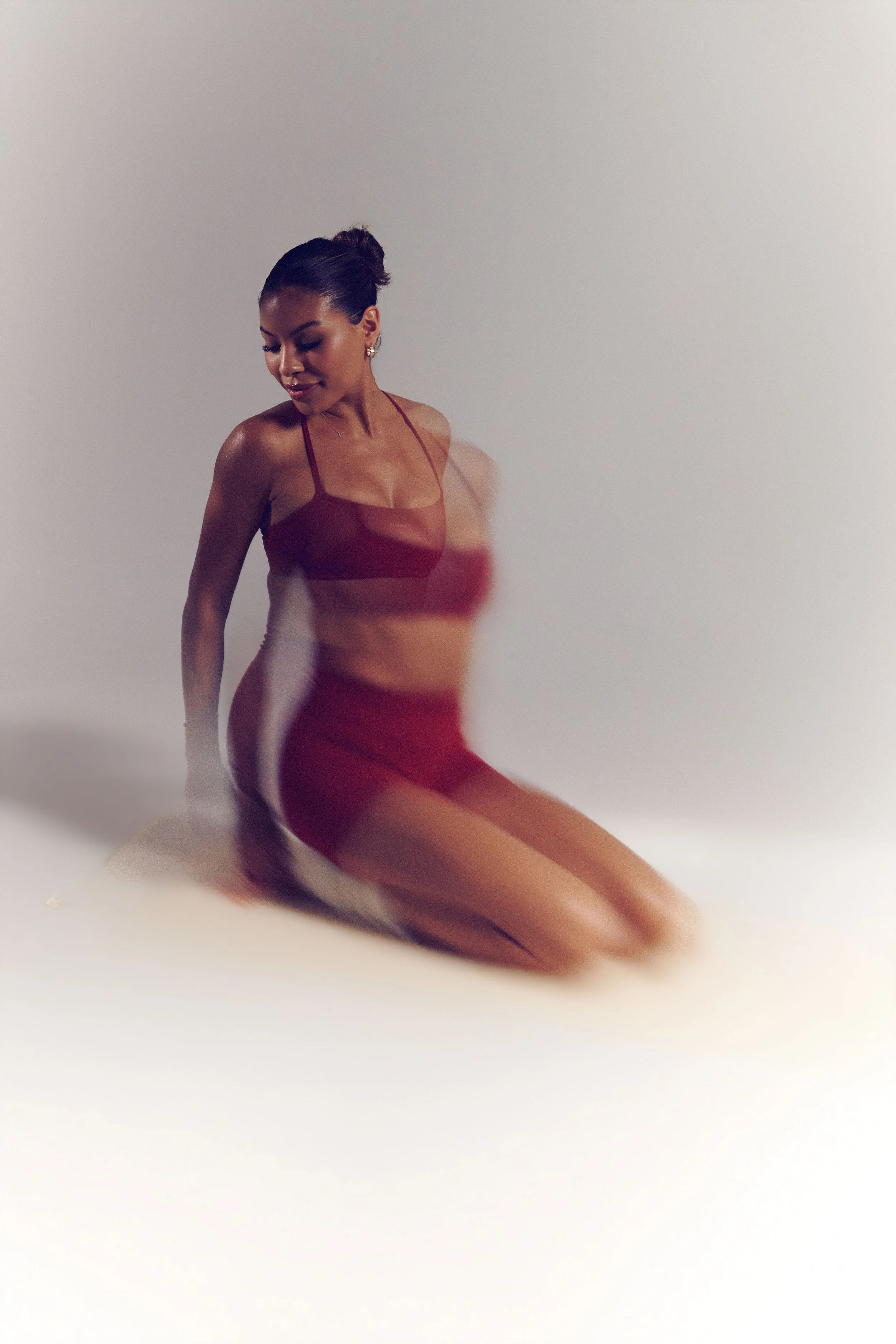 james-davis-commercial-photography-decidere-sport-burgundy-bike-shorts-motion-blur-seated.jpg