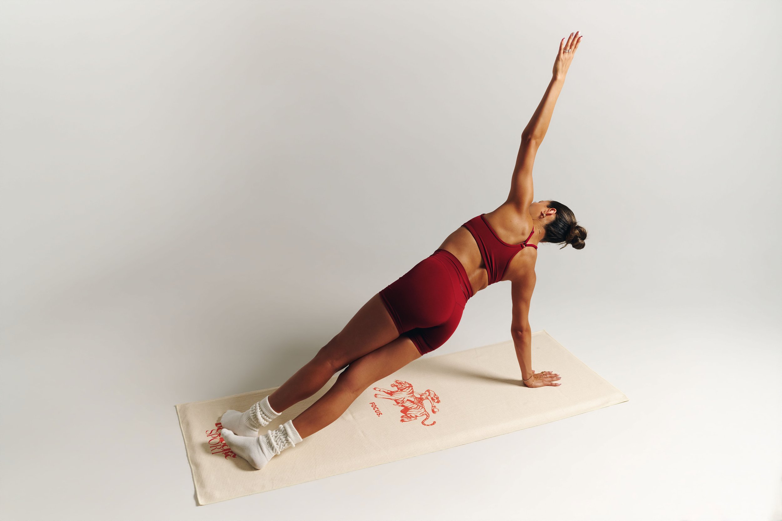 james-davis-commercial-photography-decidere-sport-focus-burgundy-set-side-plank-cream-mat.jpg