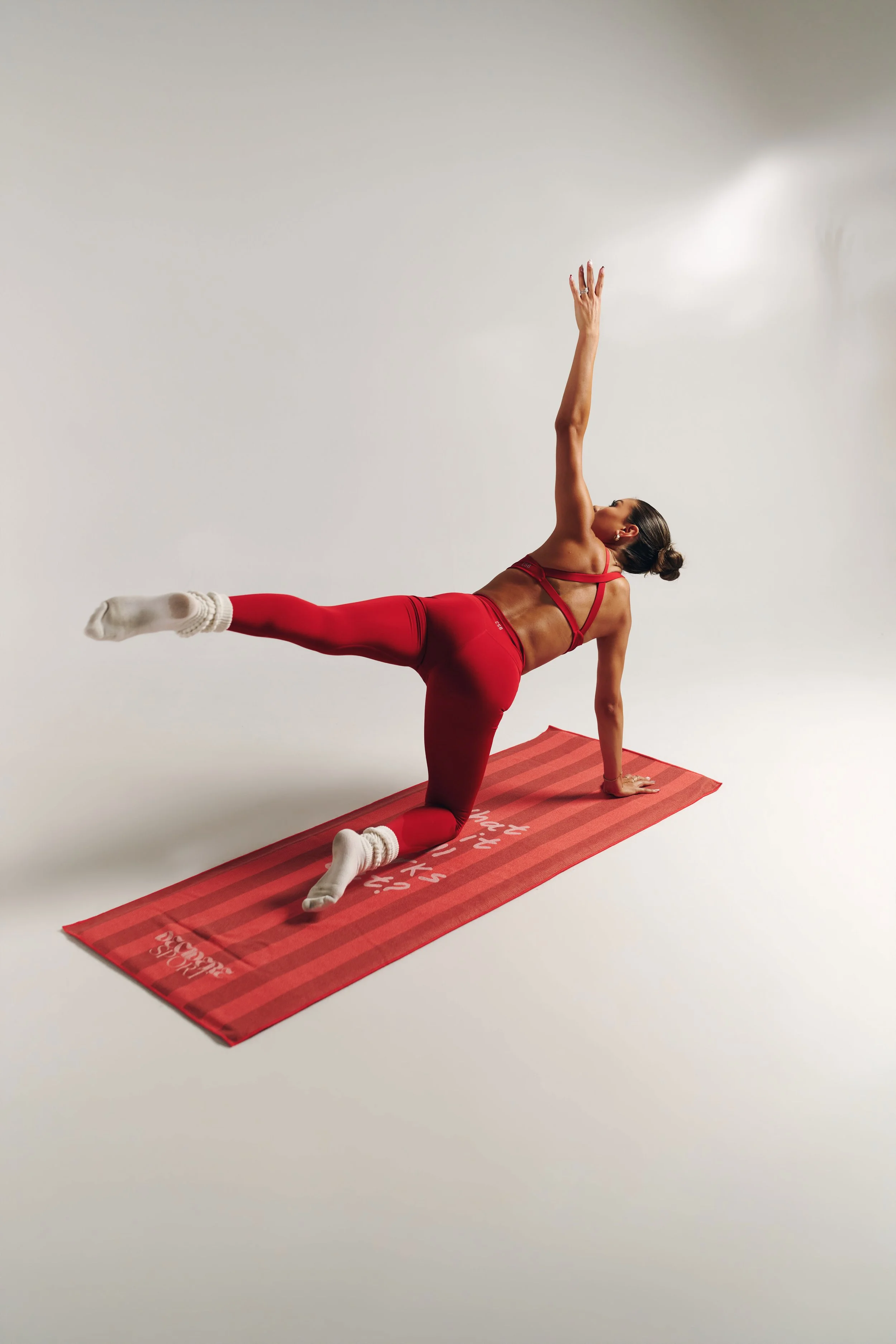 james-davis-commercial-photography-decidere-sport-red-set-side-plank-arm-reach.jpg