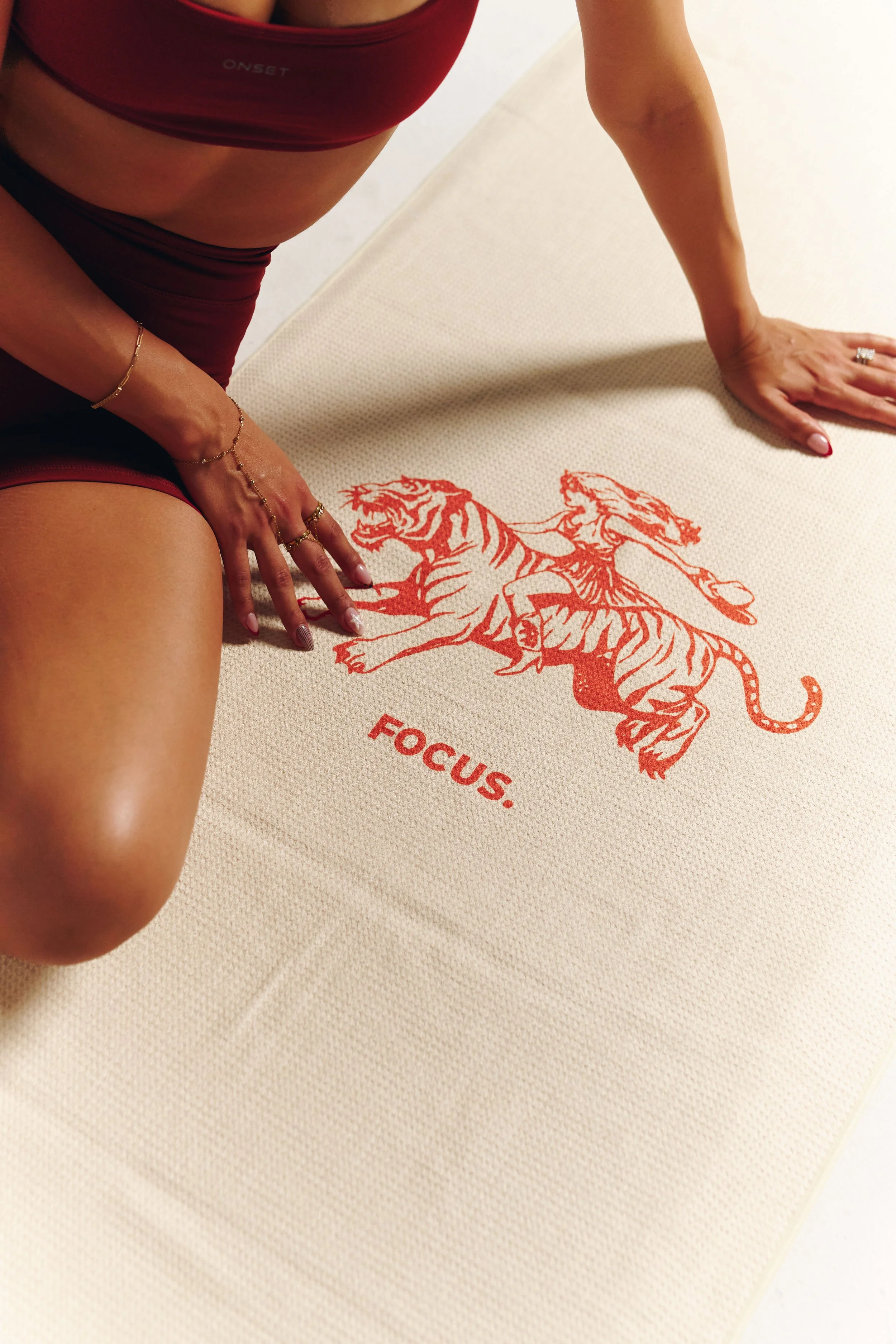 james-davis-commercial-photography-decidere-sport-focus-tiger-mat-hand-detail.jpg