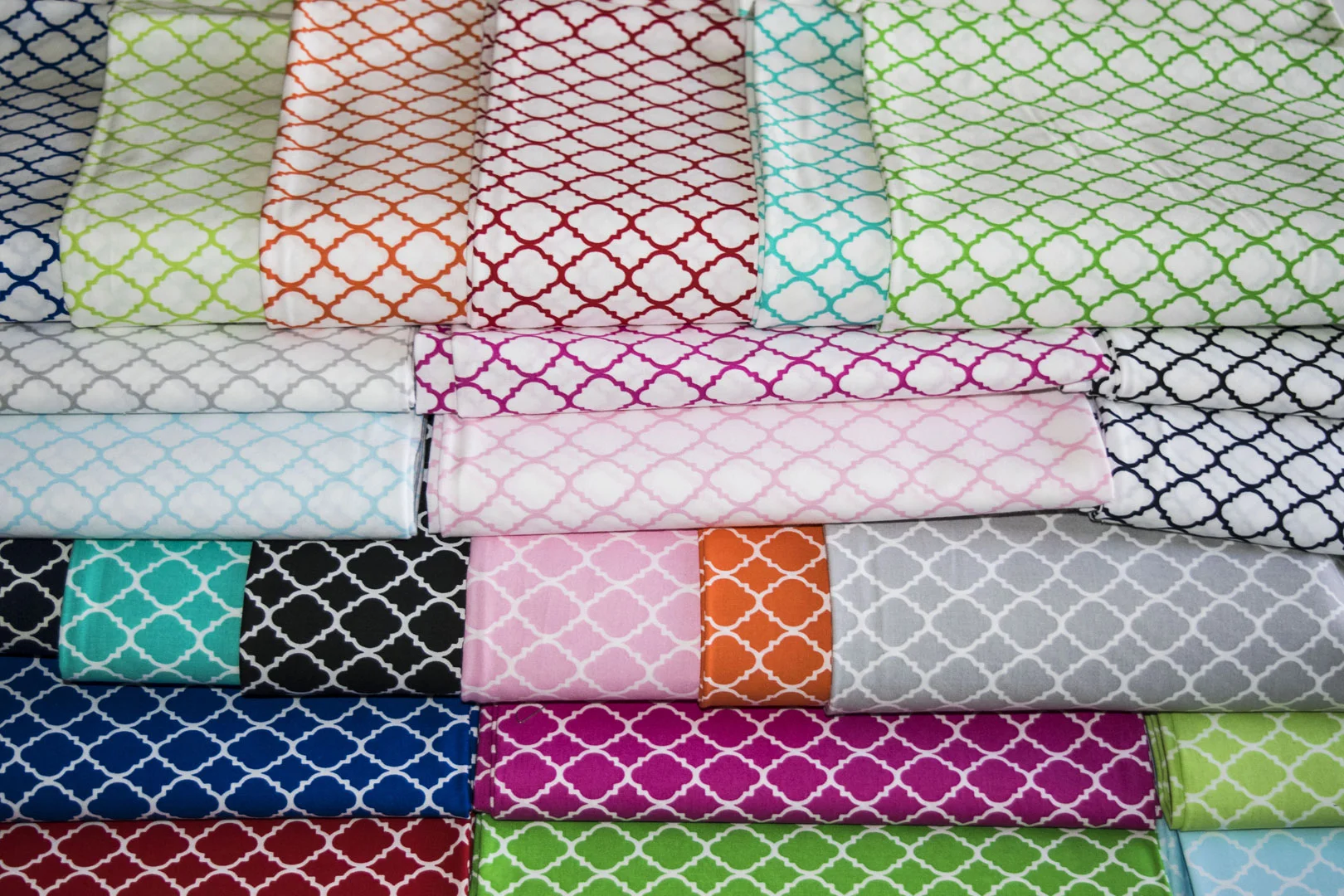 SPW 200: Petite Quatrefoils 45” 68x68, 100% Cotton