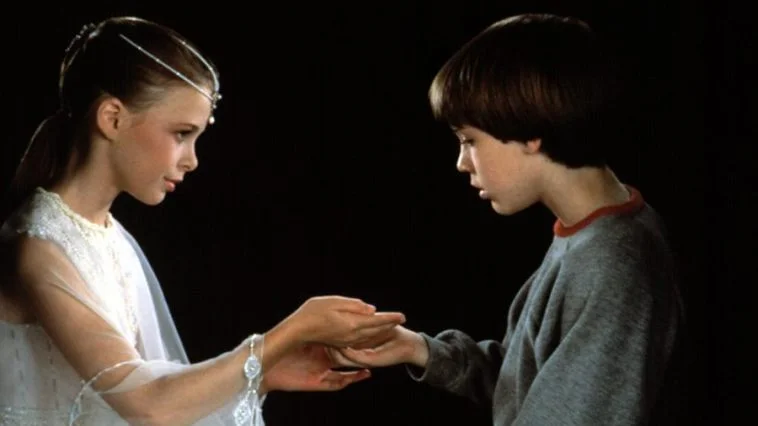The Childlike Empress gives Bastian the last grain of sand in Fantasia