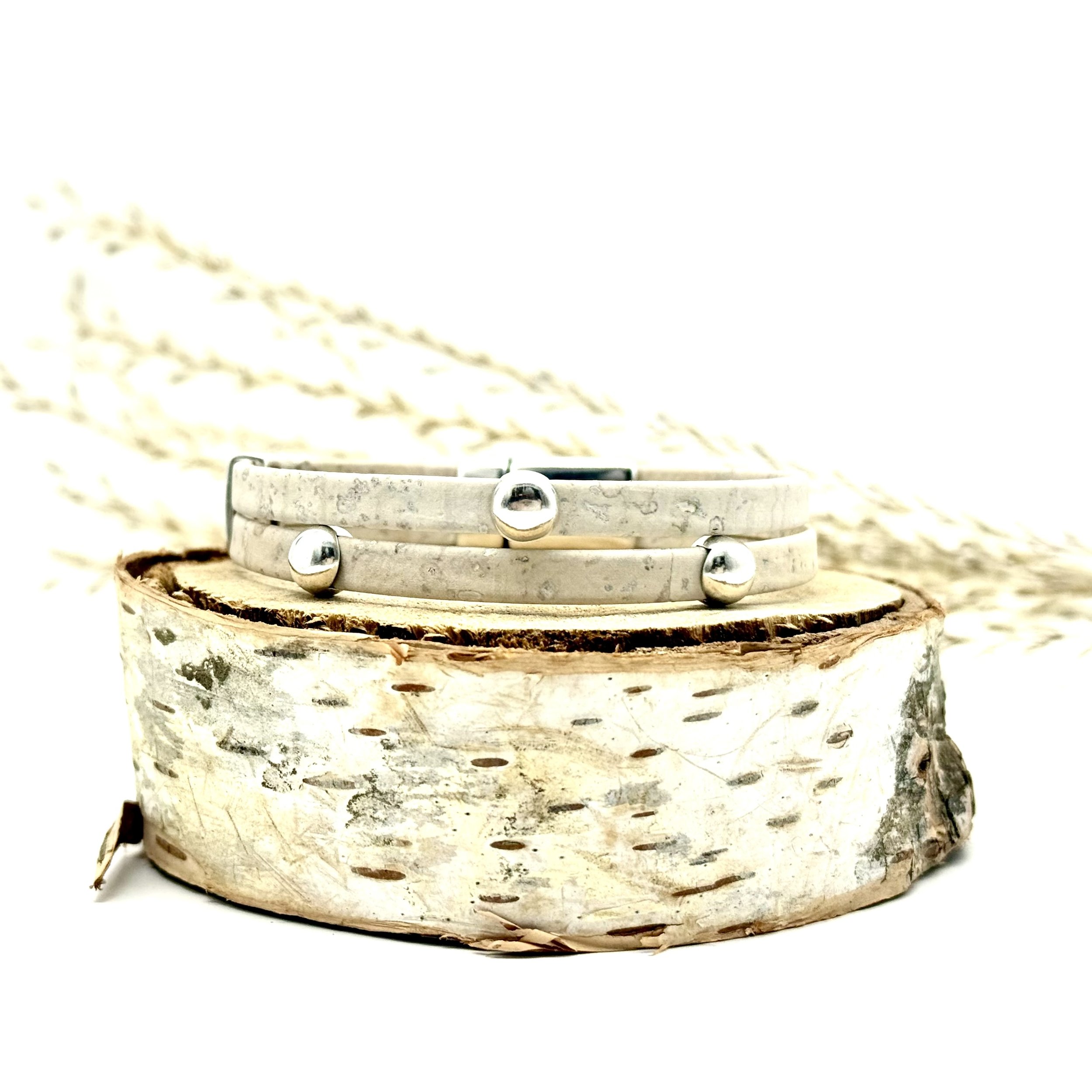 Classic cork bracelet triple dots in white.jpg