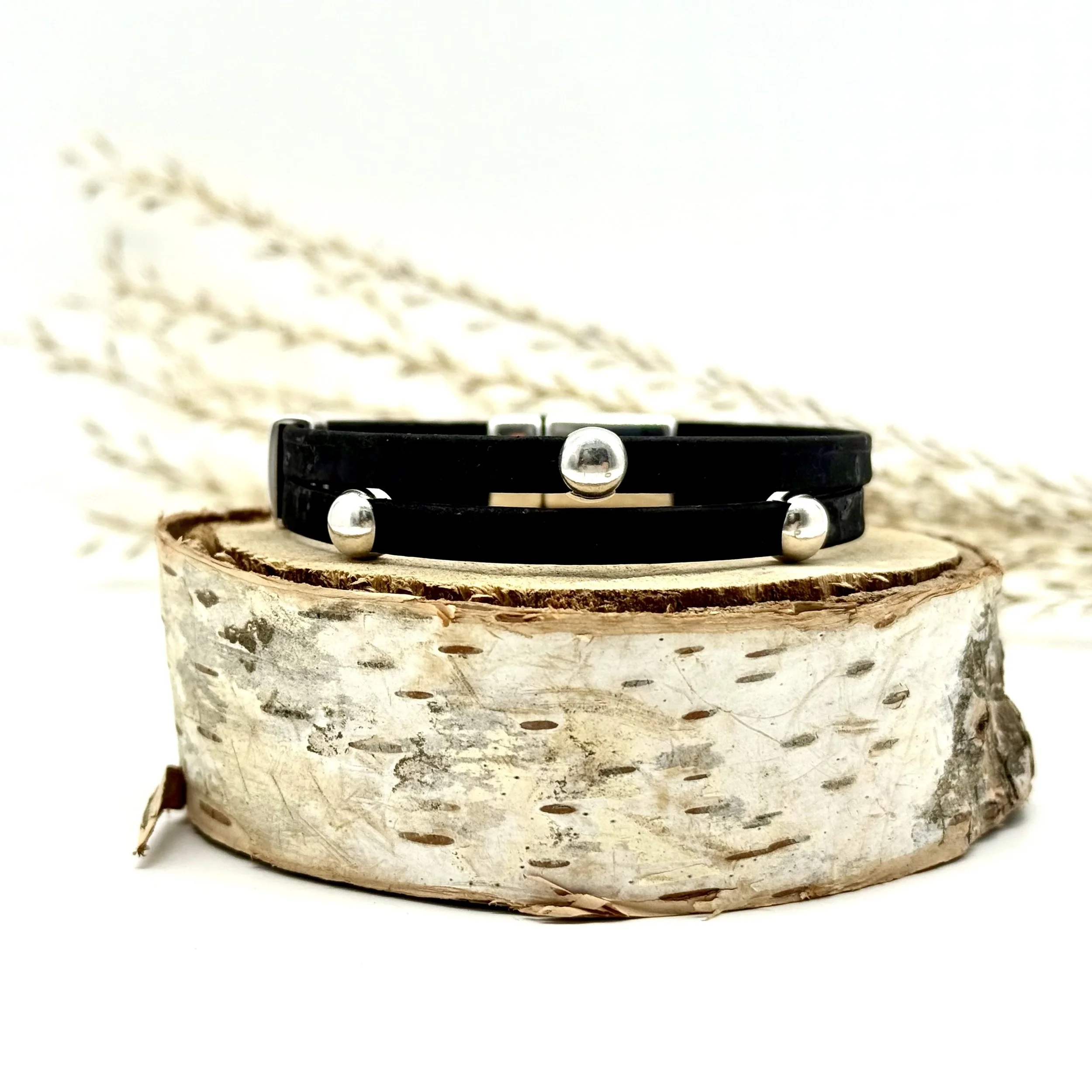 Classic cork bracelet triple dots in black.jpg