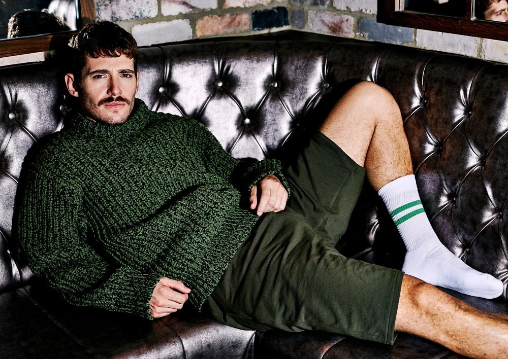 Jumper CALVIN KLEIN | Shorts MOSCHINO | Socks ASOS