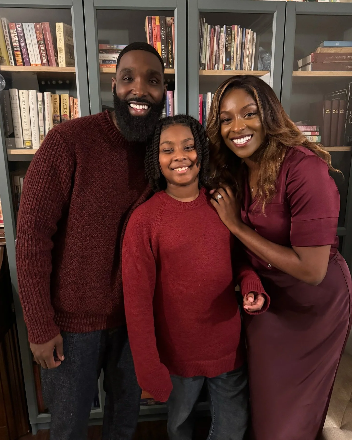 Grateful hearts gathered here! - Happy Thanksgiving from my family to yours! 🤎

#happythanksgivingday #praisehim #godisgoodalways