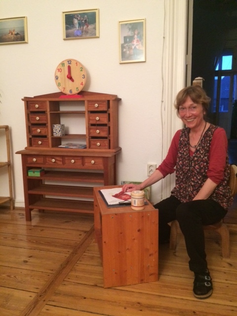 Typical light-hearted Berlinerin playing with her granddaughter’s toy grocery store (Kaufladen)
