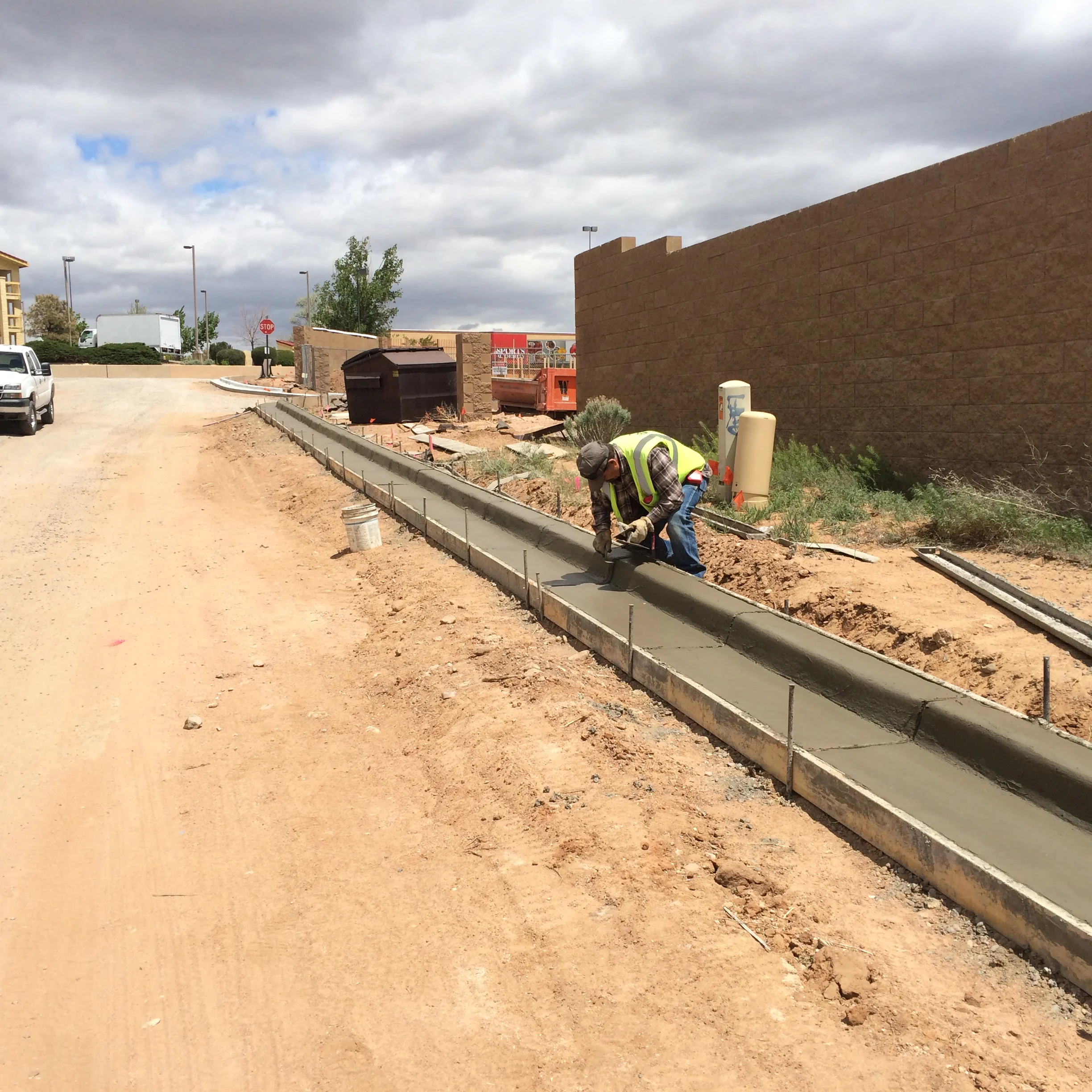 Wagon Rd Curb.jpeg