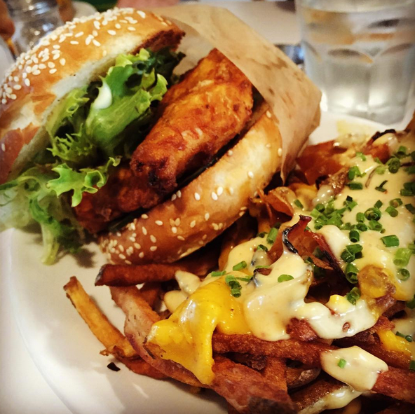 AprèS-Ski Walk or drive to restaurants, bars, and breweries.