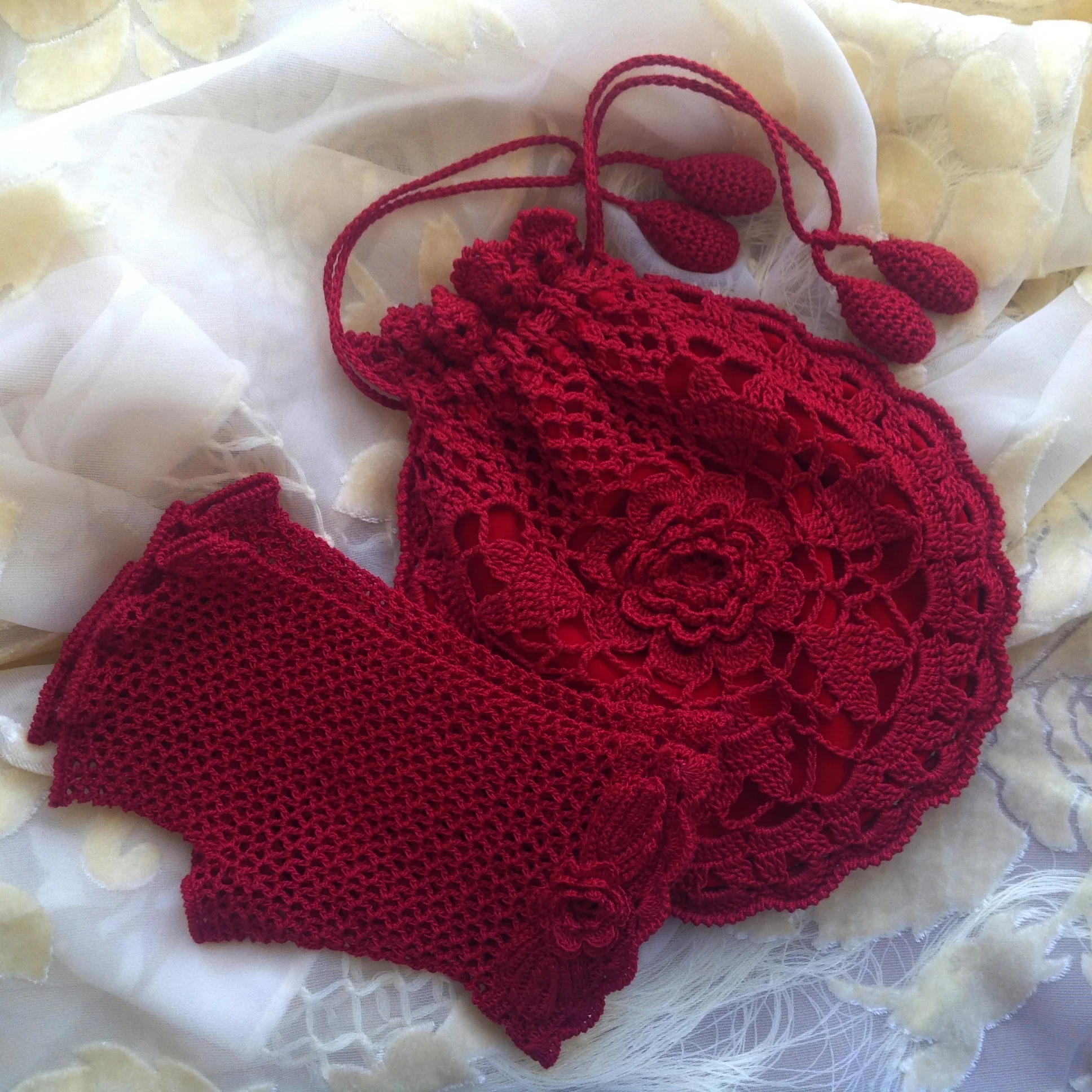 Round Retacue and mitts.JPG