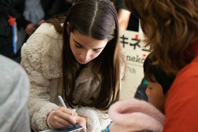 @lolliemckenzie signing autographs after @kineko_filmfes screening of @aliceandlewisfilm 📷 PC: @reece_photo .
.
.
.
.
#shortfilmscreening #kinekofilm #aliceinwonderland #aliceandlewisfilm #aliceliddell #therealalice #childrenfilmfestival #kinekointe
