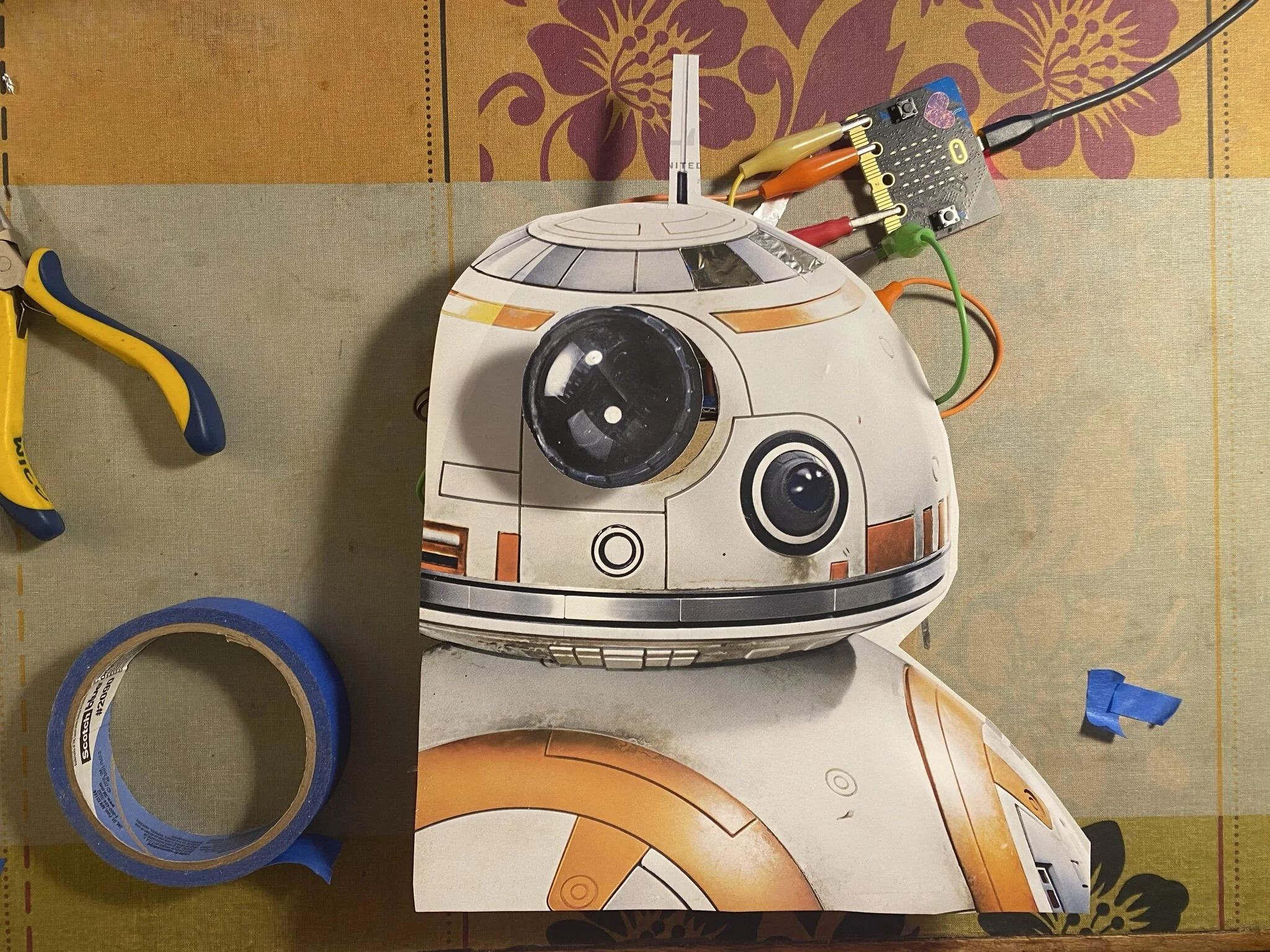 Make a Kinetic Collage with BB-8 