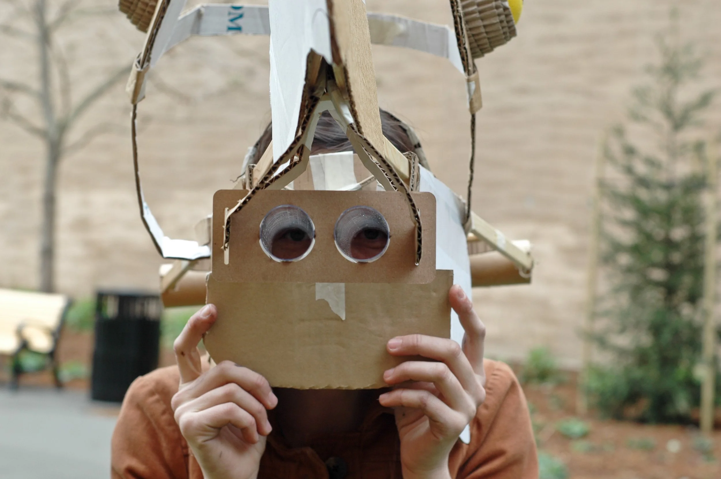 D’wilde Lüt (cardboard costume construction)