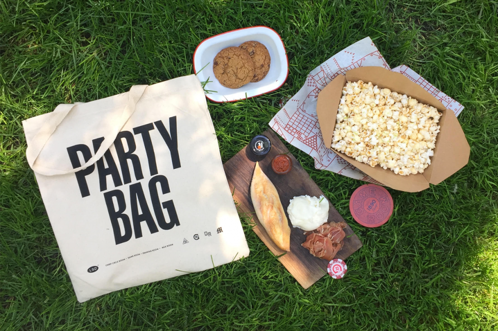  Cherry Circle Room Picnic Baskets