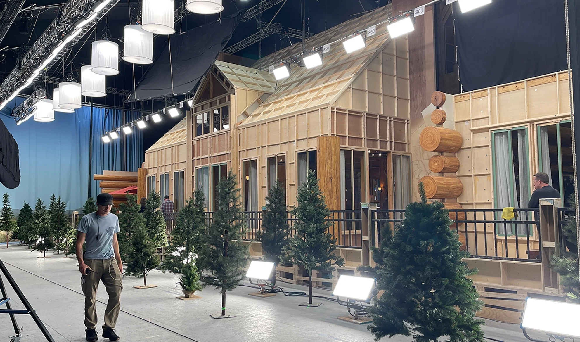 INT TILLERSON RANCH HOUSE - STAGE BUILD