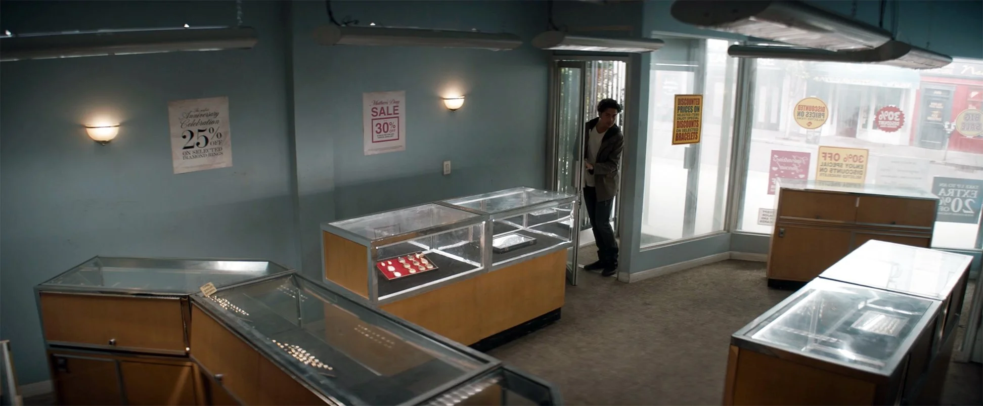 INT JEWELRY STORE - STAGE BUILD