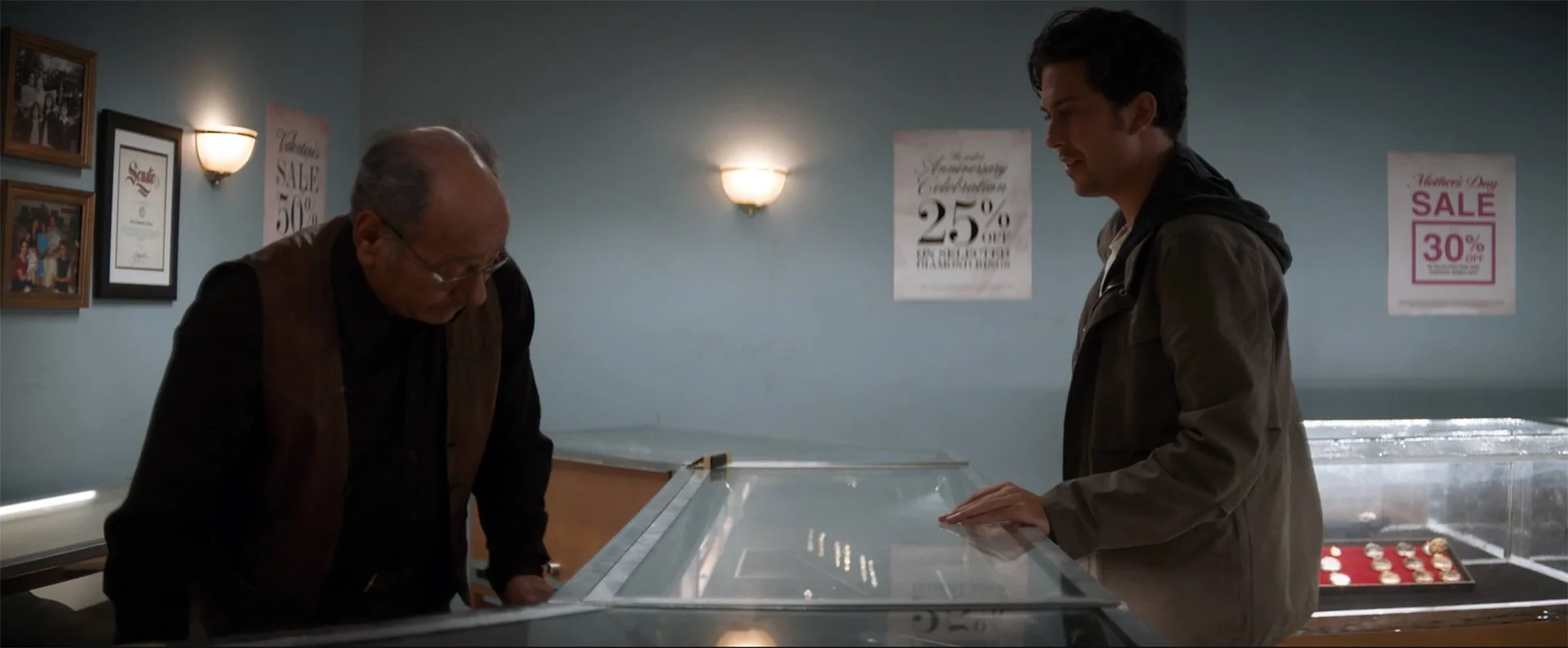 INT JEWELRY STORE - STAGE BUILD