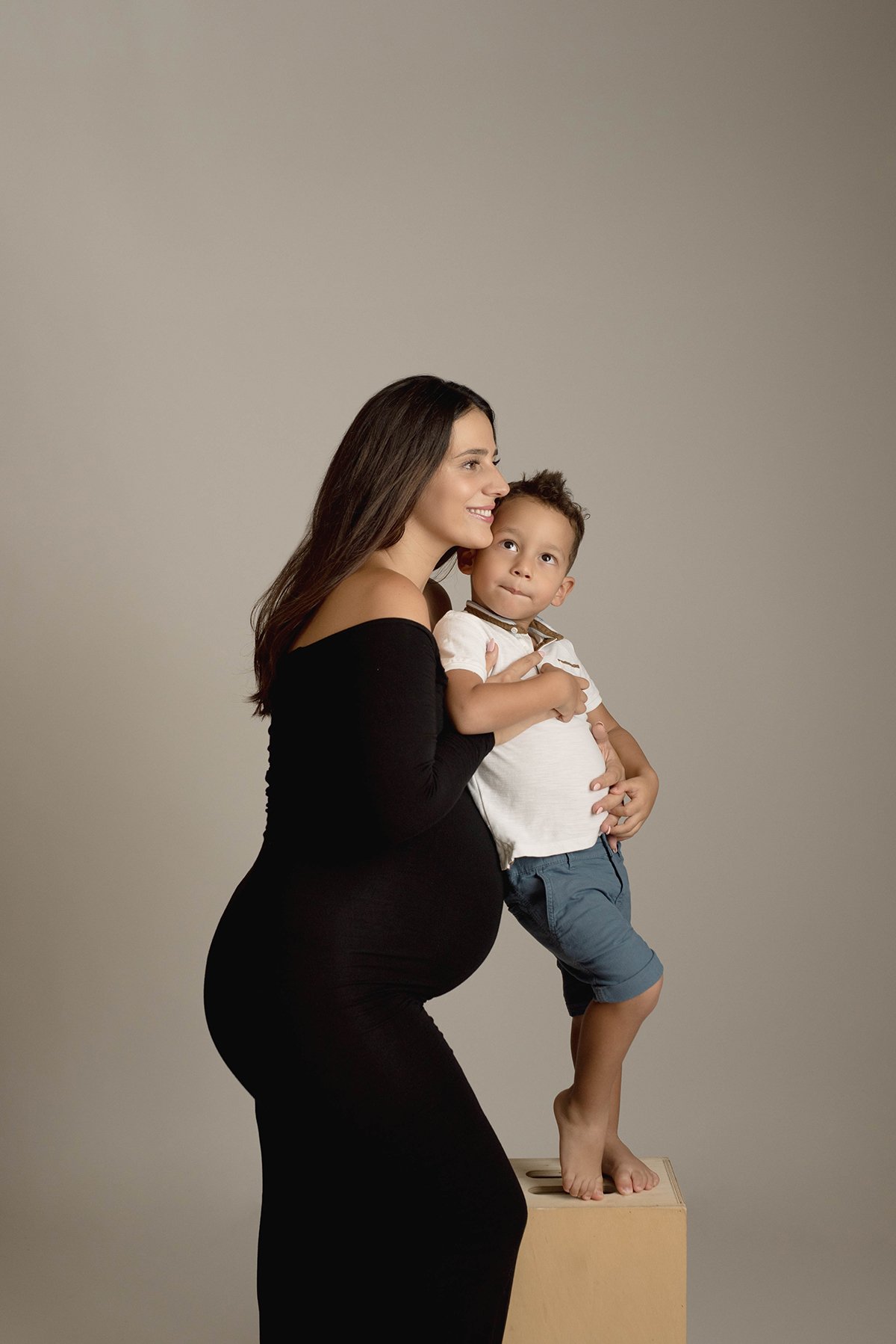 maternity-pregnancy-photographer-san-juan-puerto-rico-black-dress-gown-long-sleeve-fotografa-maternidad-embarazo-03.jpg