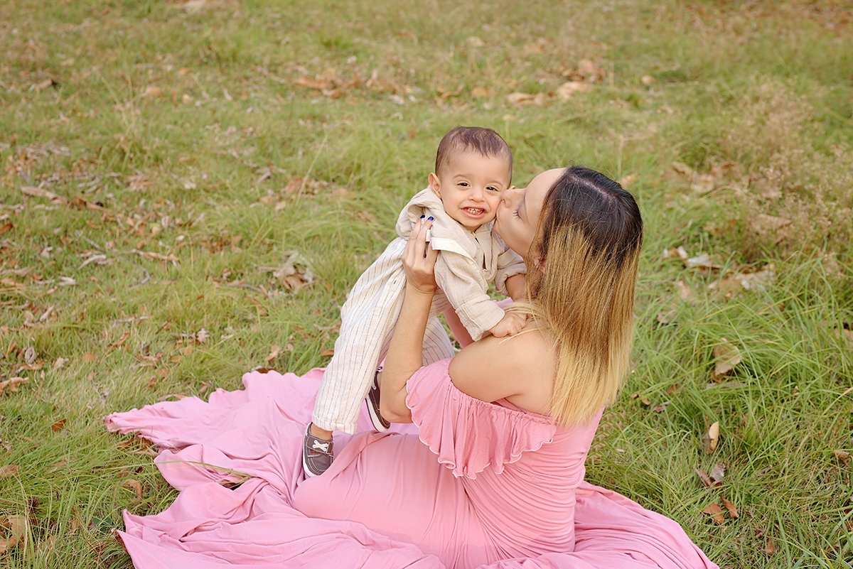 maternity-pregnancy-photographer-san-juan-puerto-rico-pink-rose--dress-gown-droop-sleeve-fotografa-maternidad-embarazo-01.jpg